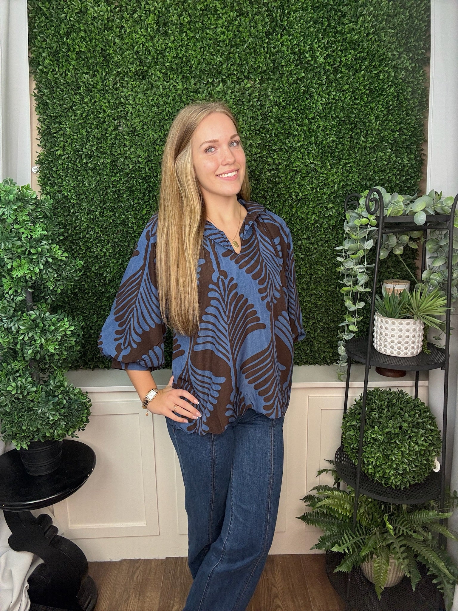 SLEEVE LINING PRINT WOVEN TOP WITH SPLIT NECK AND BALLOON SLEEVE SCALLOP - SLATE BLUE