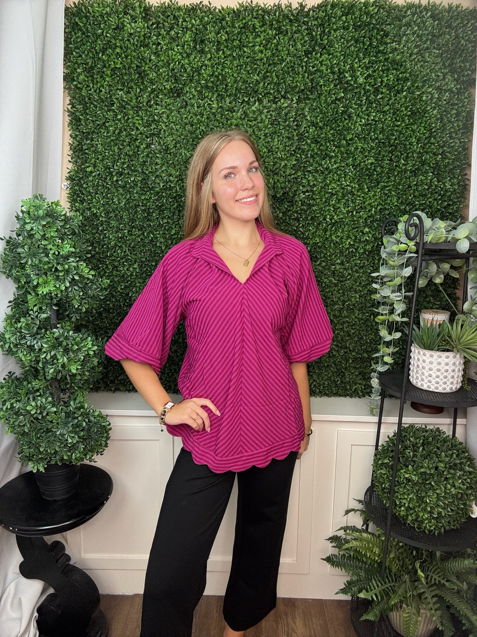 SLEEVE LINING STRIPED SEERSUCKER V-SLIT NECK TOP WITH BUBBLE SLEEVE - MAGENTA