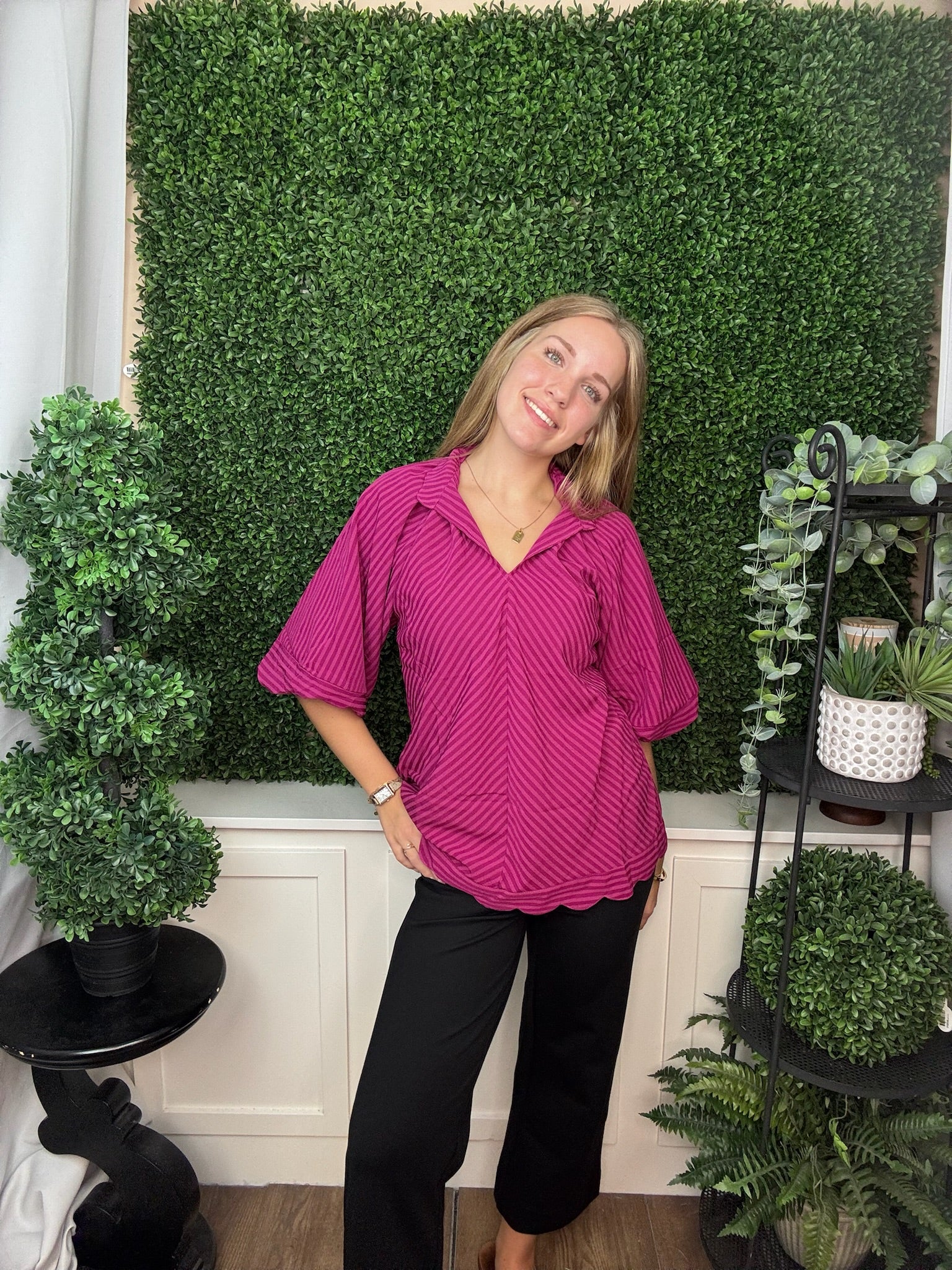 SLEEVE LINING STRIPED SEERSUCKER V-SLIT NECK TOP WITH BUBBLE SLEEVE - MAGENTA