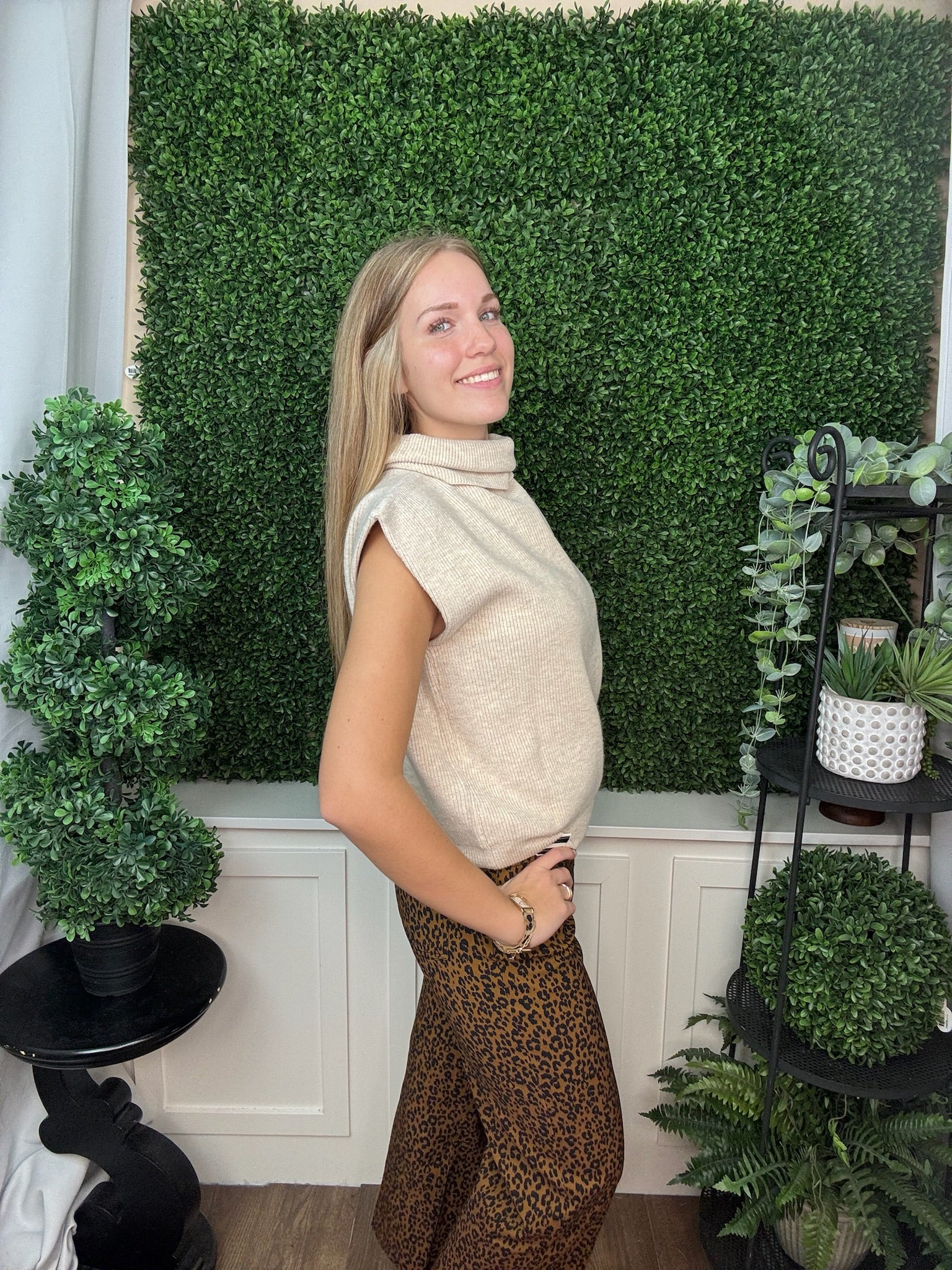 SHORT SLEEVE COLLARED V-NECK KNIT TOP SWEATER - BROWN/OATMEAL