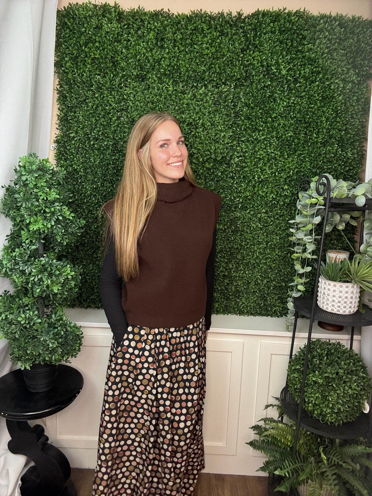 SHORT SLEEVE COLLARED V-NECK KNIT TOP SWEATER - BROWN/OATMEAL