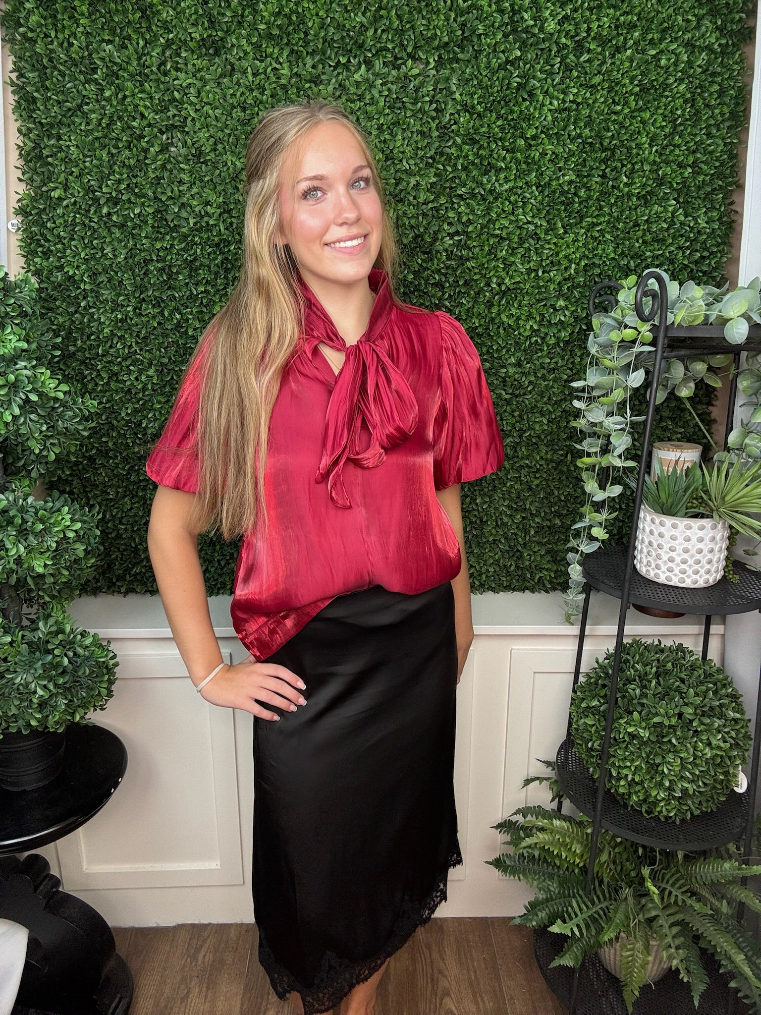 SHORT PUFF SLEEVE WOVEN TOP WITH BOW - BLACK/CREAM/RED