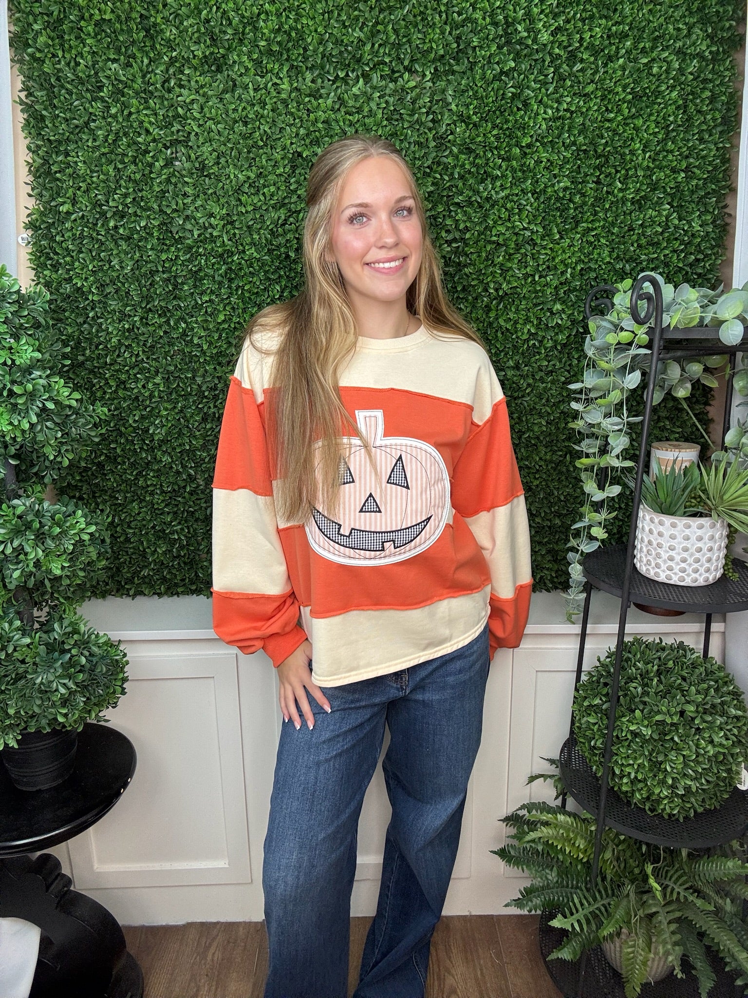 PUMPKIN APPLIQUÉ COLOR BLOCK PULLOVER - BURNT ORANGE CREAM