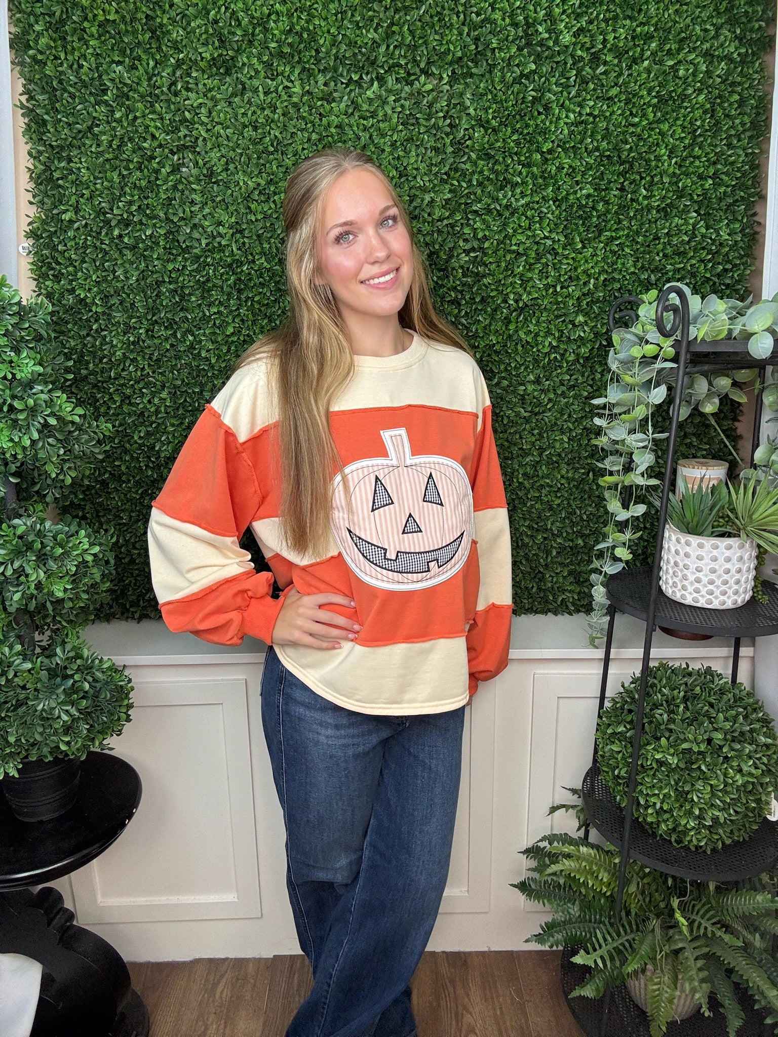 PUMPKIN APPLIQUÉ COLOR BLOCK PULLOVER - BURNT ORANGE CREAM