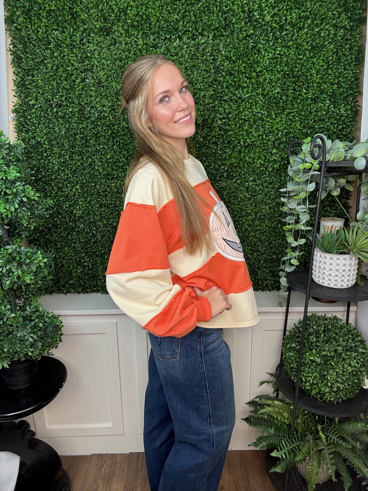 PUMPKIN APPLIQUÉ COLOR BLOCK PULLOVER - BURNT ORANGE CREAM