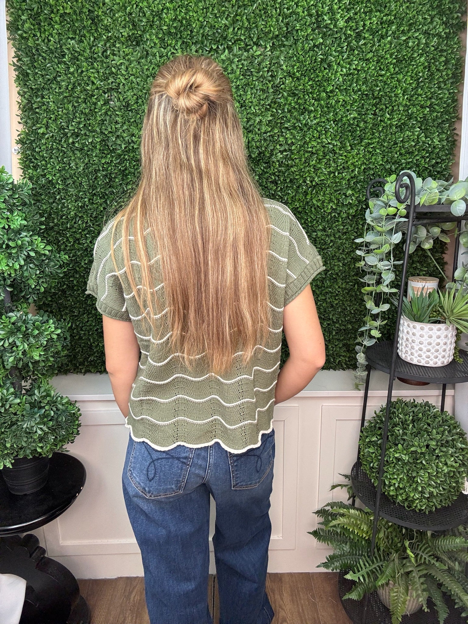 DROP SHORT SLEEVE SCALLOP STRIPED PATTERN KNIT SWEATER TOP - LT. TAUPE/ OLIVE