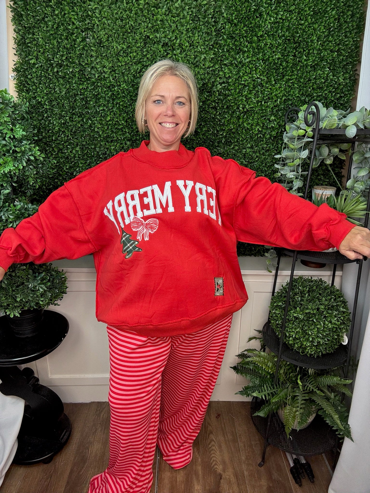 MOCKNECK SWEATSHIRT - VINTAGE VERY MERRY