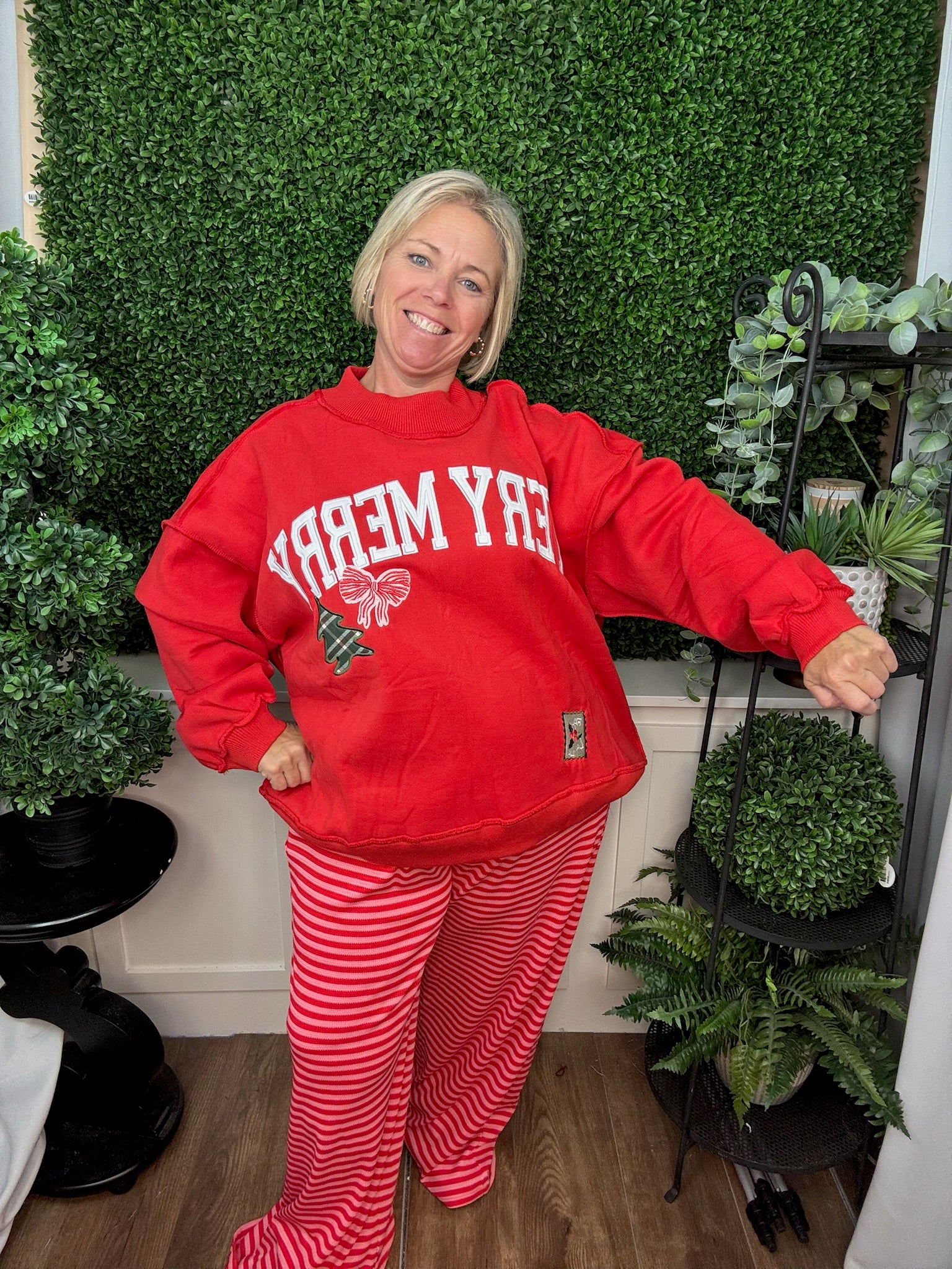 MOCKNECK SWEATSHIRT - VINTAGE VERY MERRY