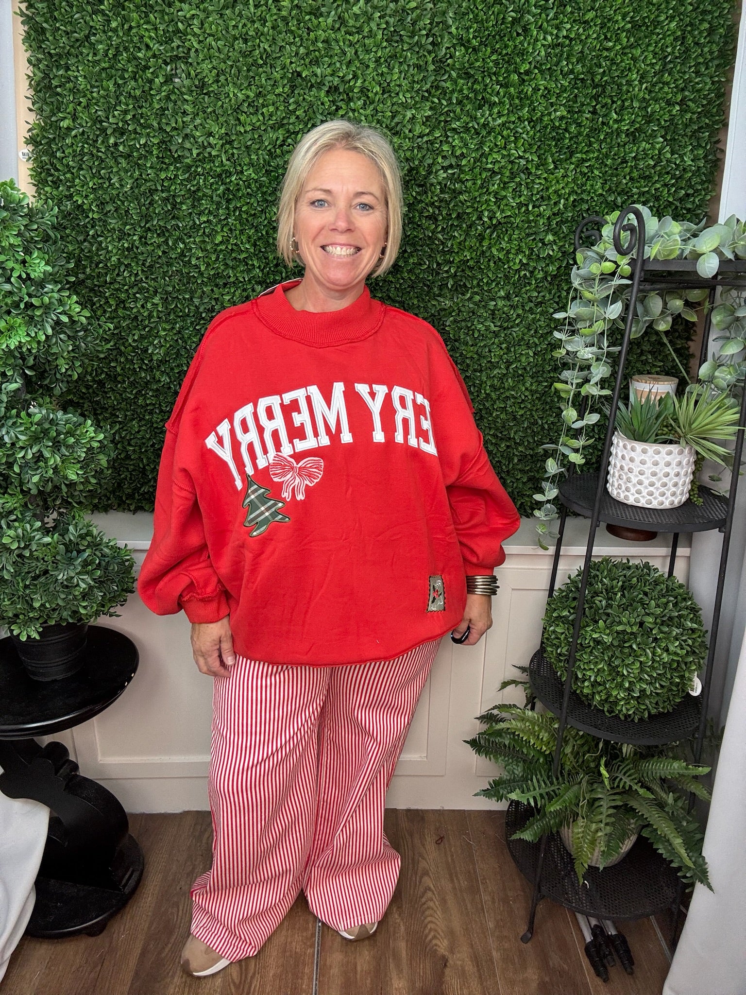 MOCKNECK SWEATSHIRT - VINTAGE VERY MERRY