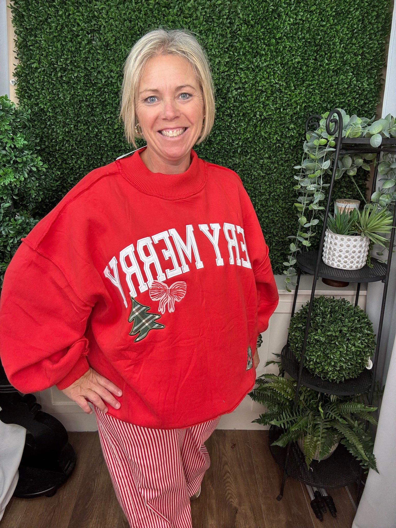 MOCKNECK SWEATSHIRT - VINTAGE VERY MERRY