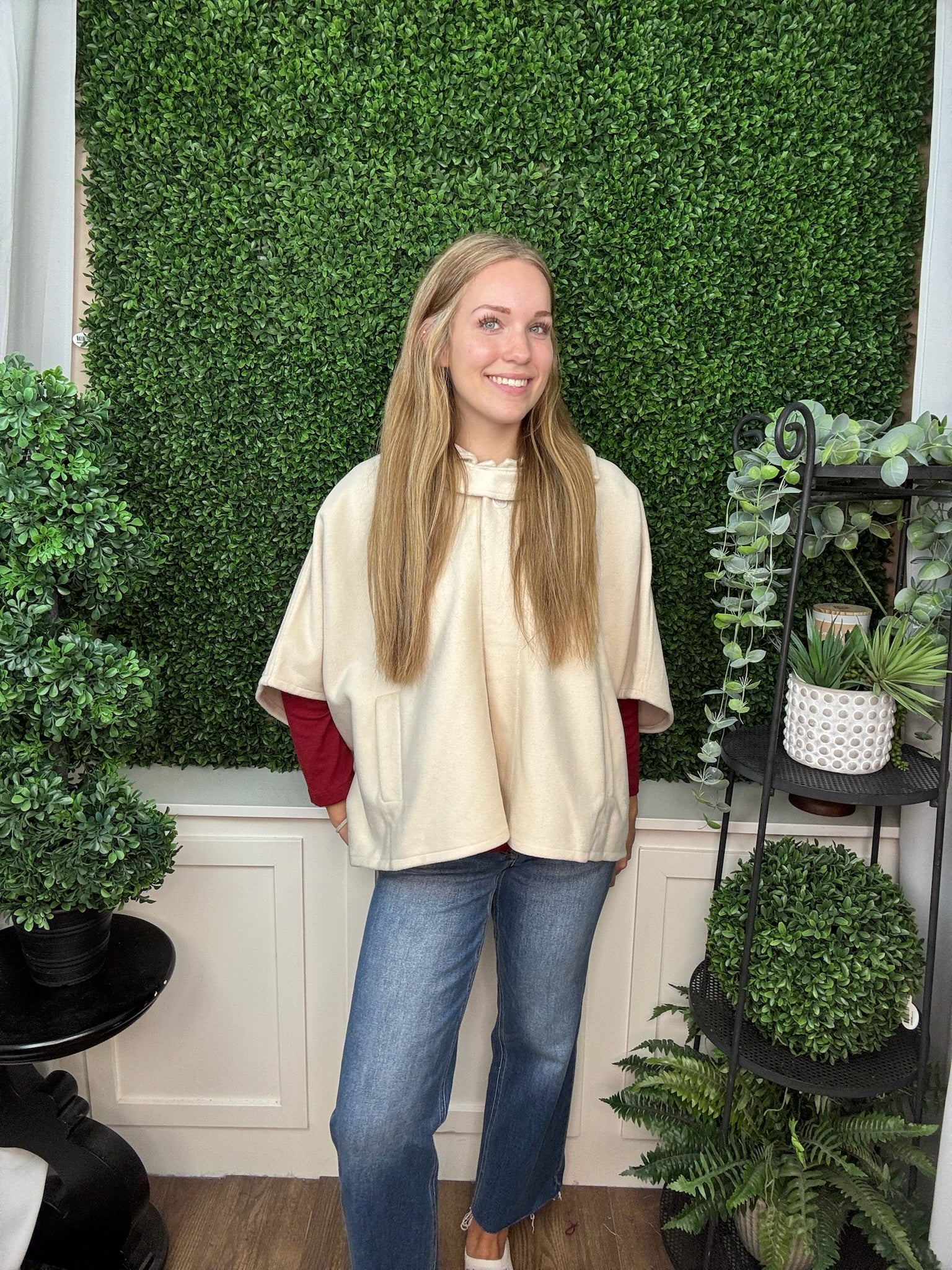 LONDYN SHORT WRAP WITH COLLAR - CREAM