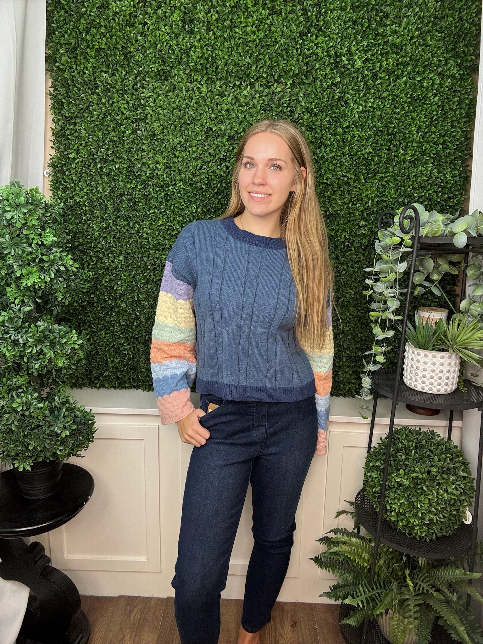 NAVY SWEATER W/COLORBLOCK OVERSIZED SLEEVES
