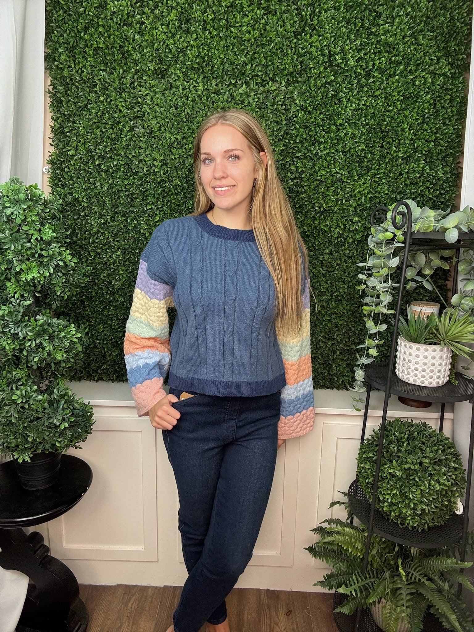 NAVY SWEATER W/COLORBLOCK OVERSIZED SLEEVES