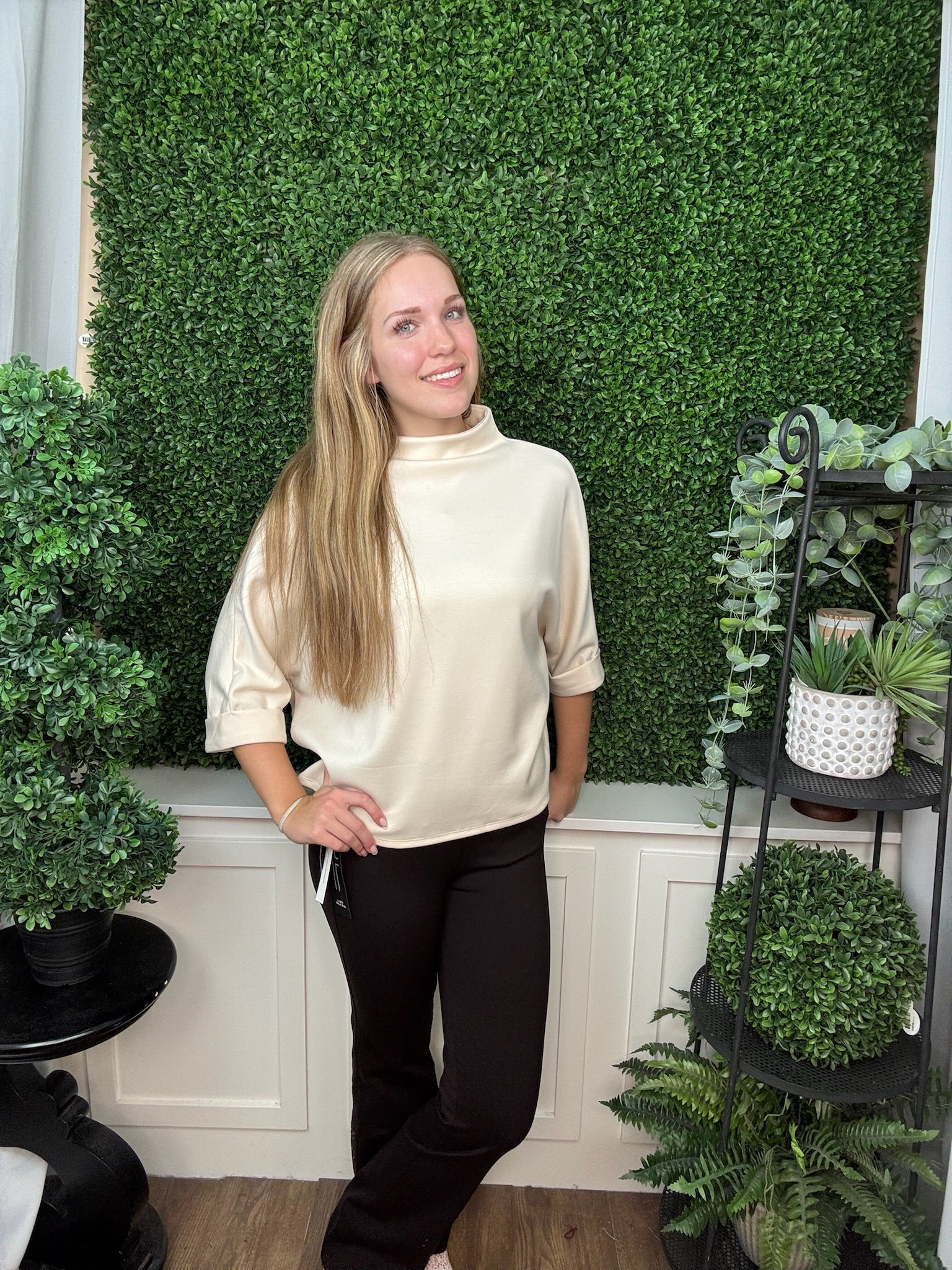 MOCK-NECK 3/4 SLEEVE EVERYDAY TOP - BROWN/IVORY
