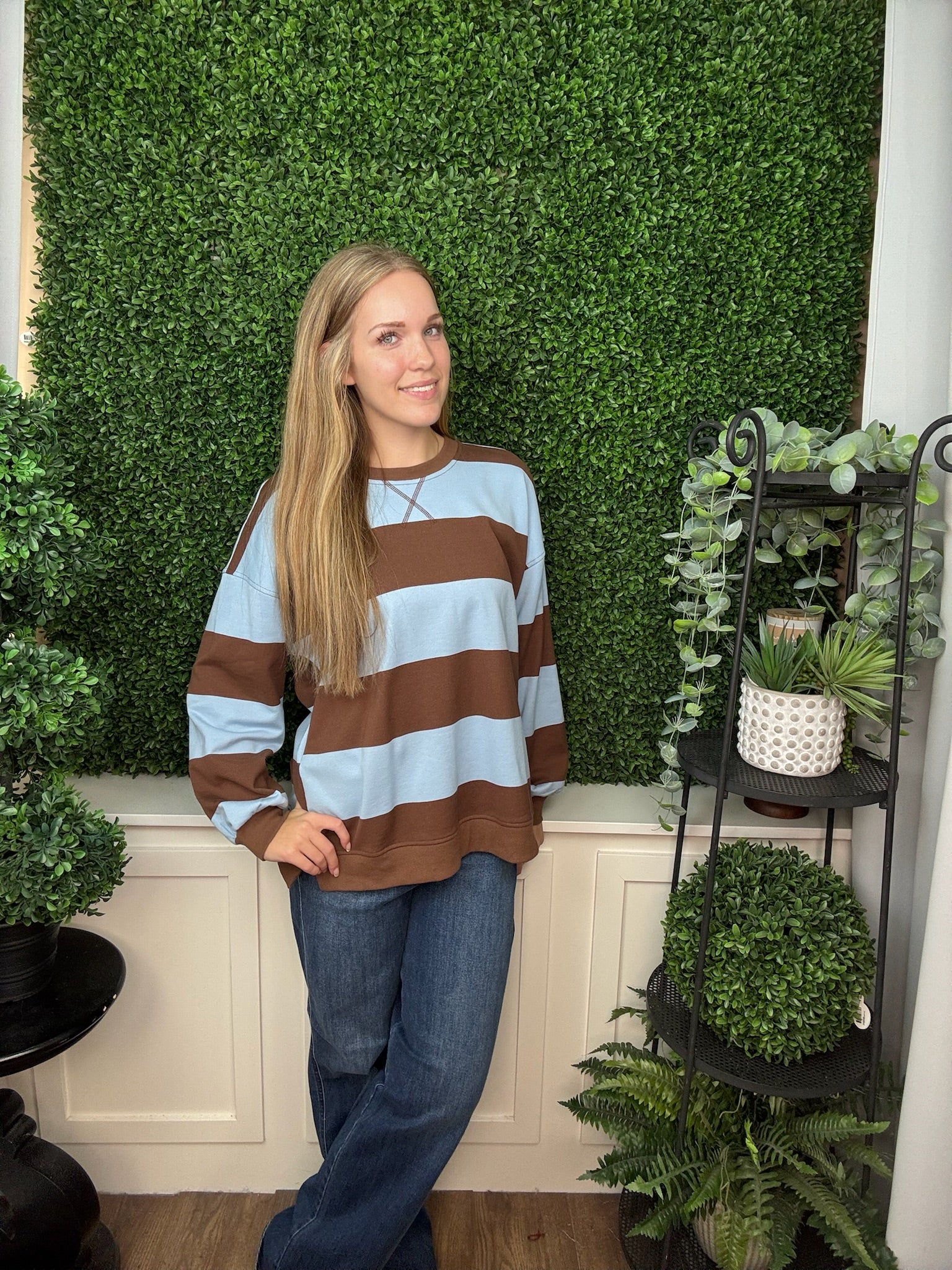 COLORBLOCK STRIPED CREWNECK SWEATSHIRT - CHOCO BROWN/ MOCHA/ RED
