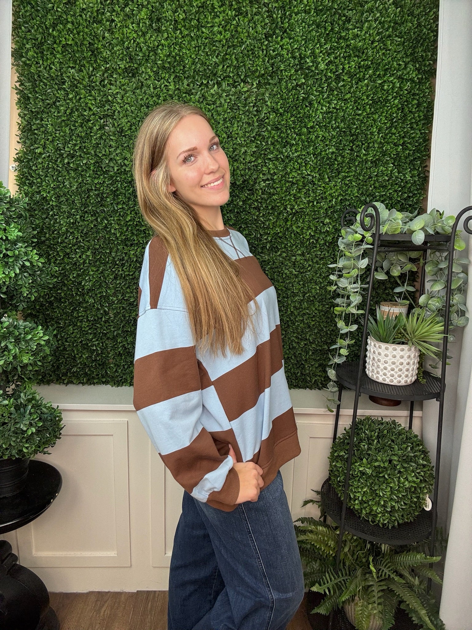 COLORBLOCK STRIPED CREWNECK SWEATSHIRT - CHOCO BROWN/ MOCHA/ RED
