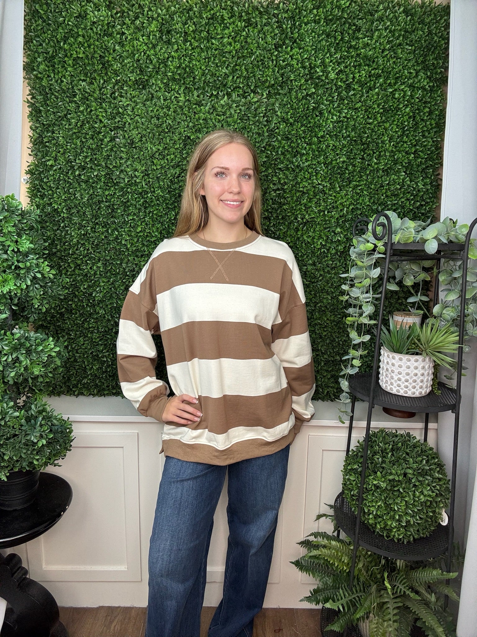 COLORBLOCK STRIPED CREWNECK SWEATSHIRT - CHOCO BROWN/ MOCHA/ RED