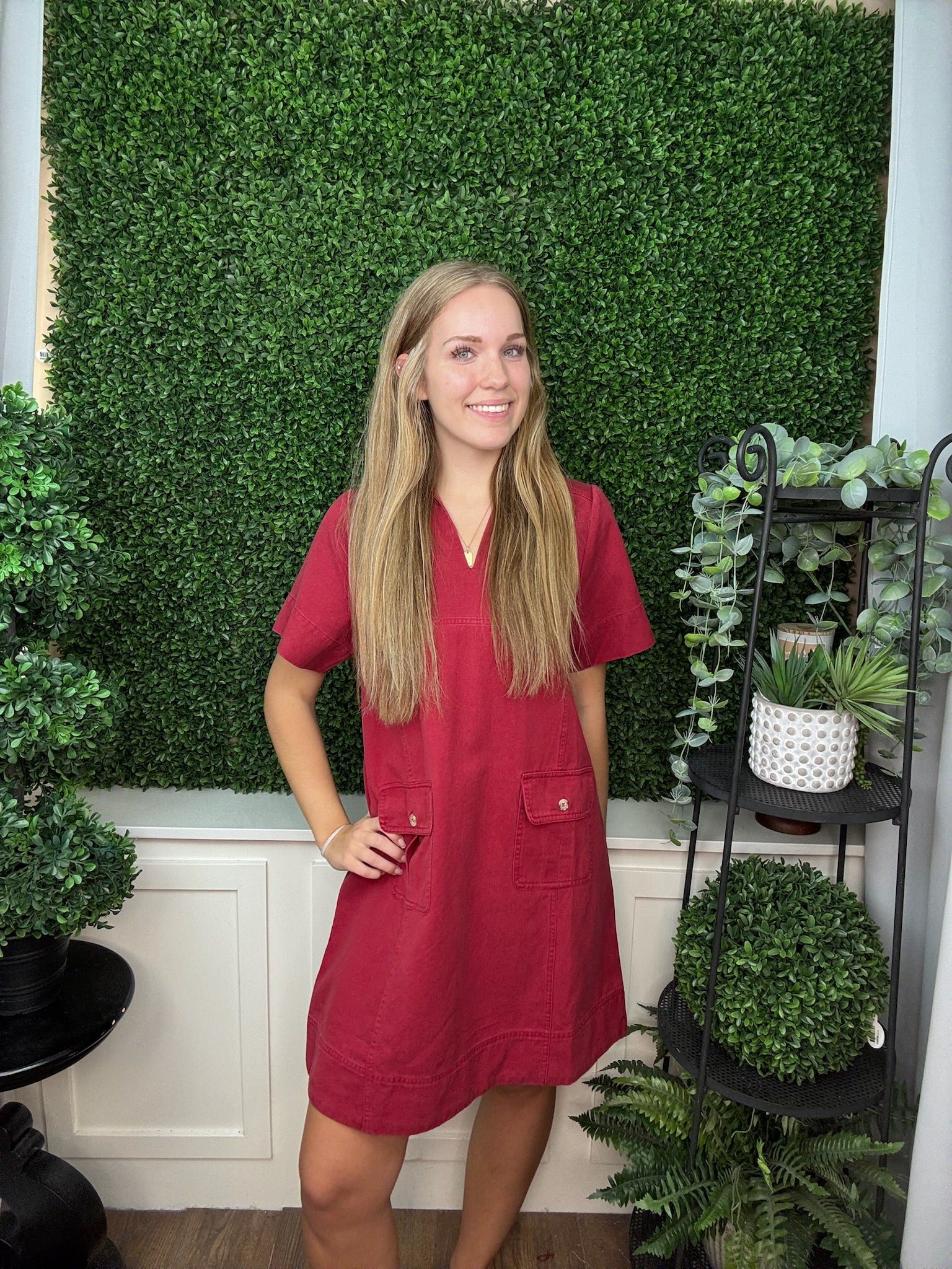 SHORT SLEEVE COLLARED V-NECK UTILITY DRESS WITH FRONT POCKETS - RED