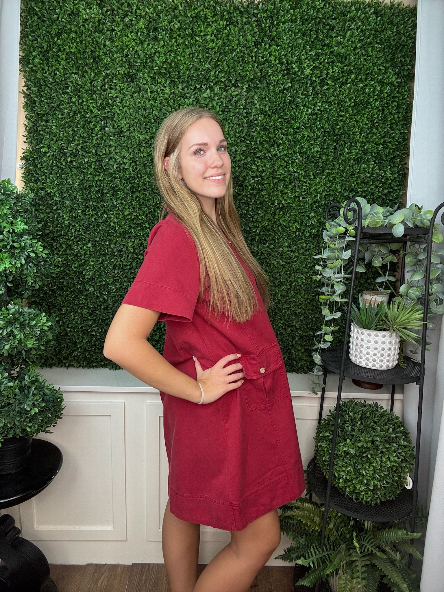 SHORT SLEEVE COLLARED V-NECK UTILITY DRESS WITH FRONT POCKETS - RED