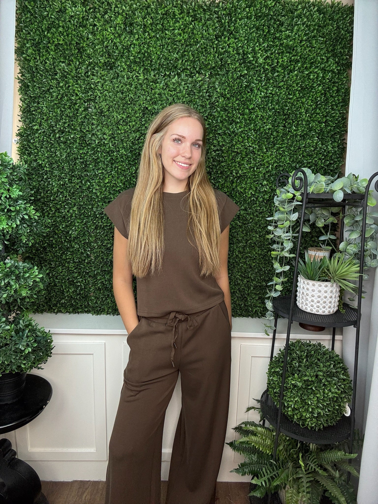 RIBBED CREW NECK TOP AND WIDE LEG PANTS SET - BROWN