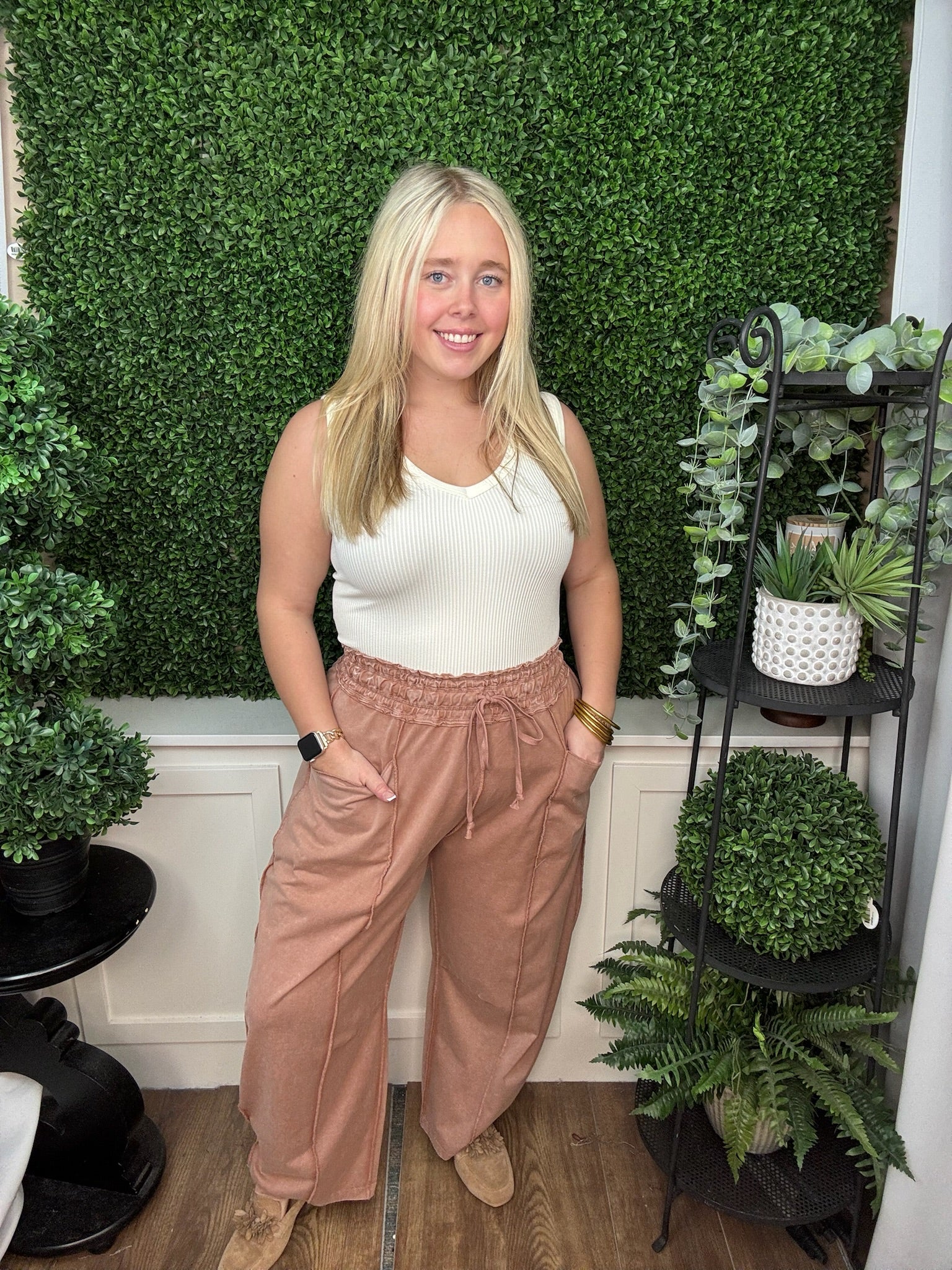 RUFFLE WAISTBAND DRAWSTRING WIDE LEG PANTS - RED BEAN