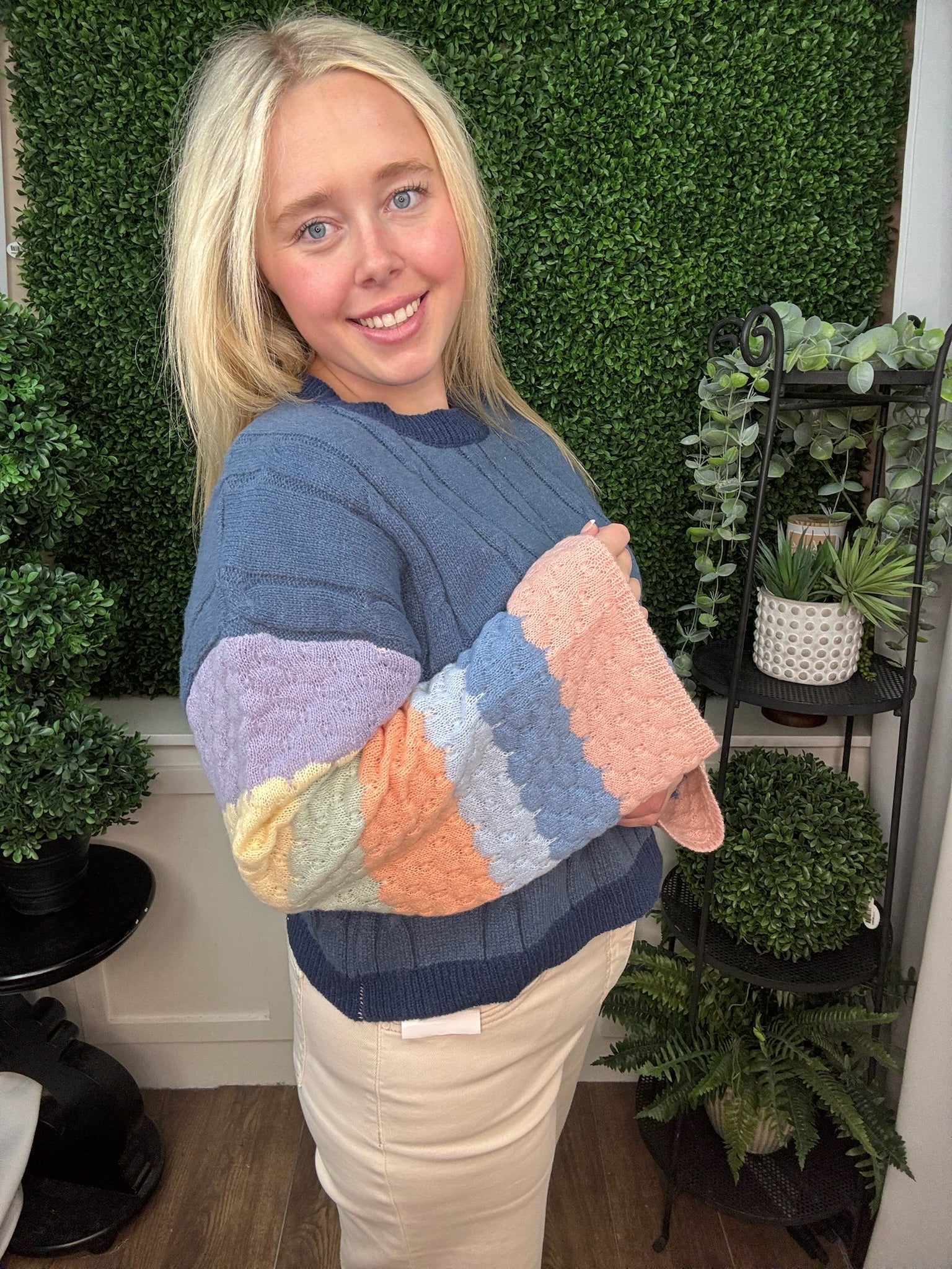 NAVY SWEATER W/COLORBLOCK OVERSIZED SLEEVES