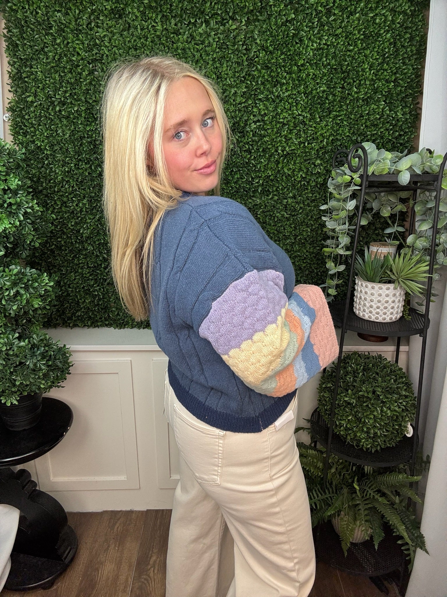 NAVY SWEATER W/COLORBLOCK OVERSIZED SLEEVES