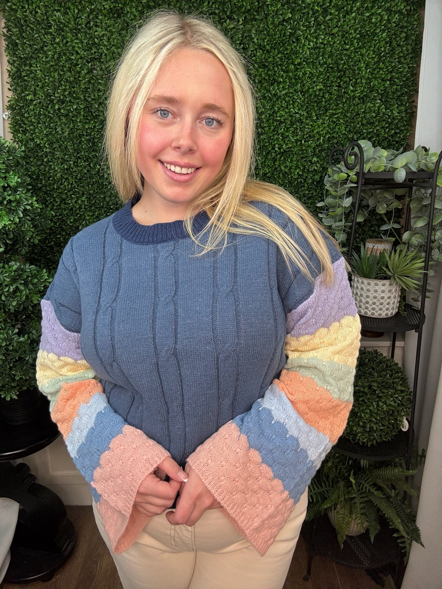 NAVY SWEATER W/COLORBLOCK OVERSIZED SLEEVES