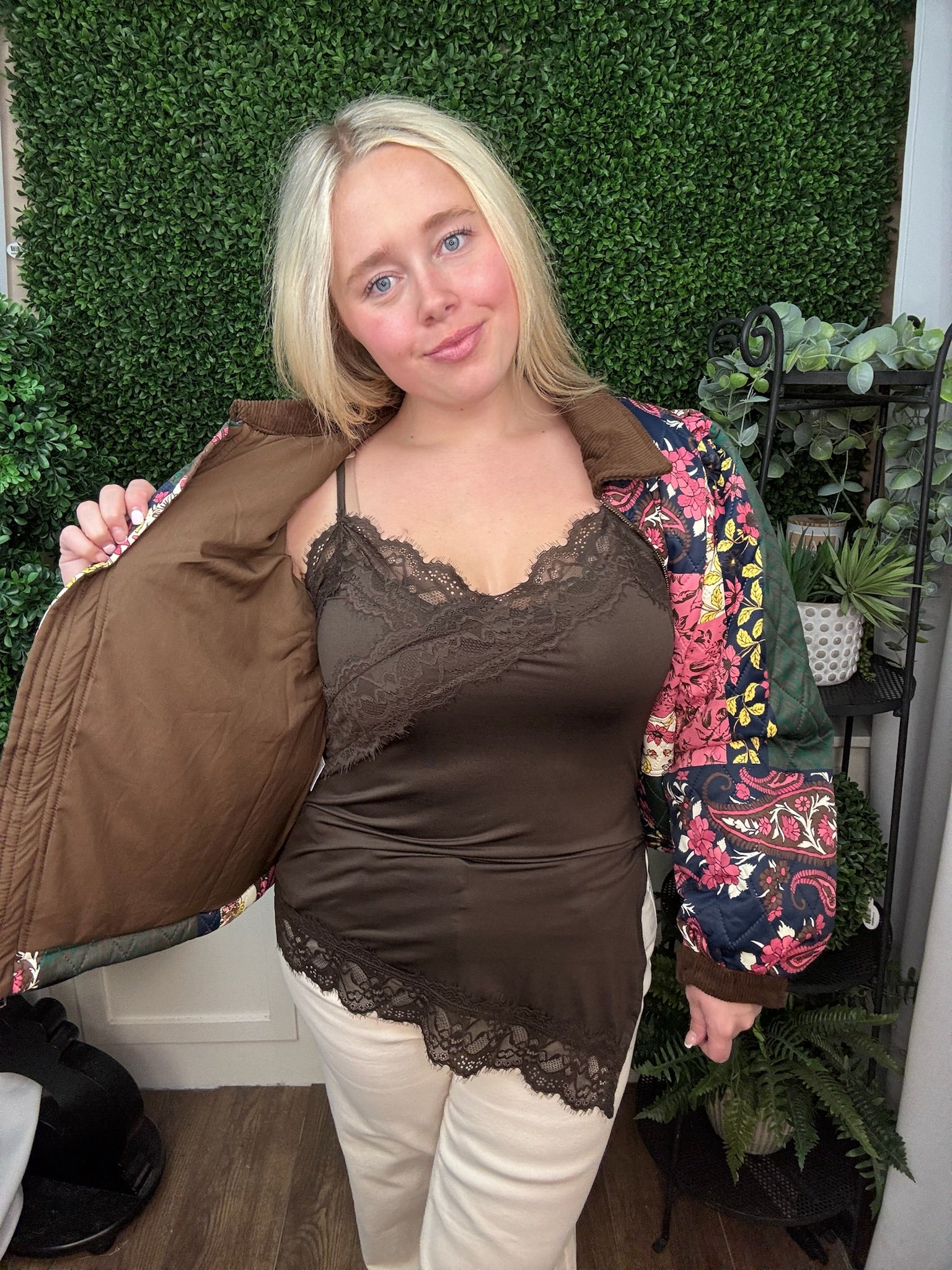 LACE TRIM CAMISOLE TOP - BLACK/ MOCHA BROWN