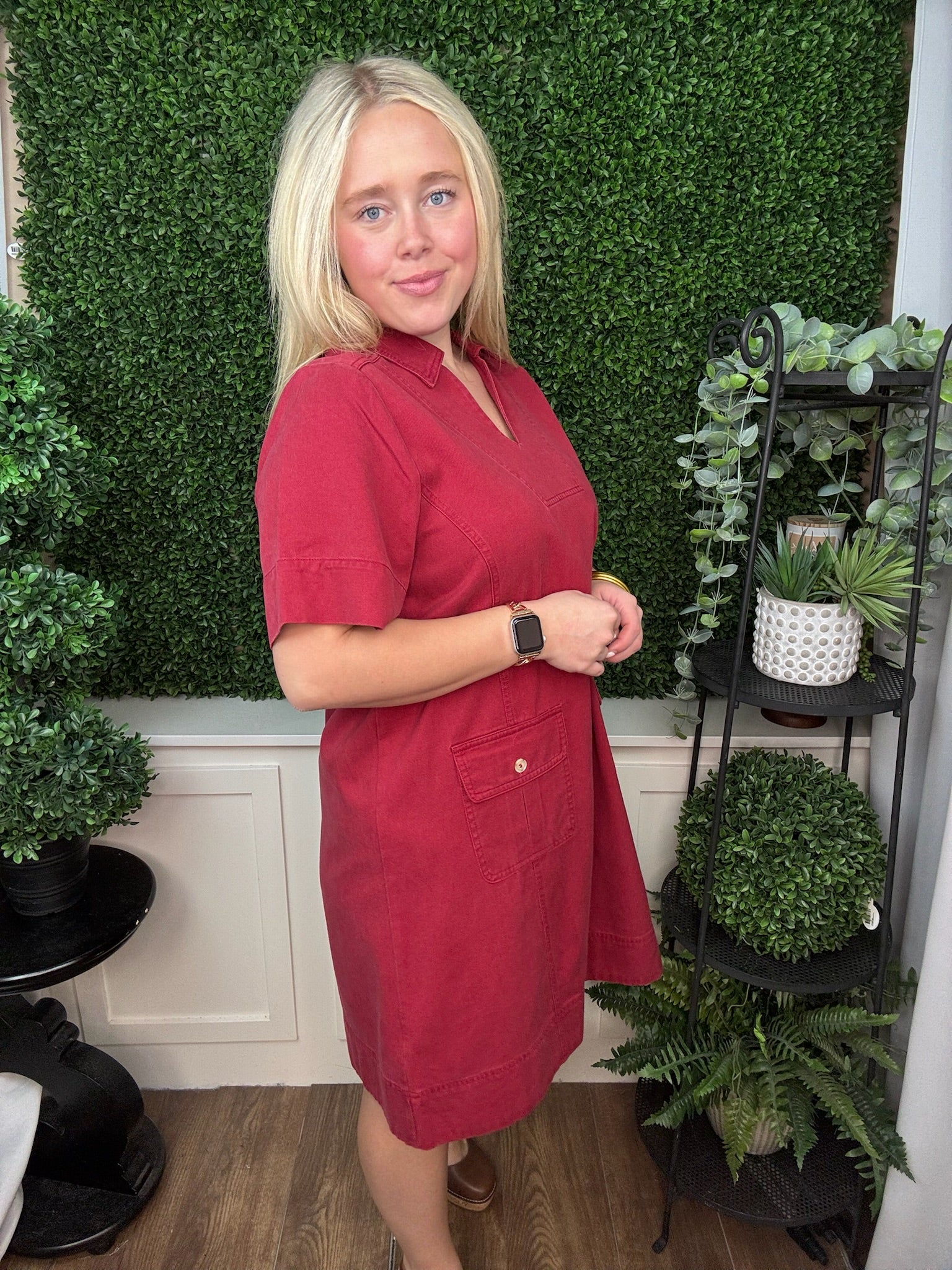SHORT SLEEVE COLLARED V-NECK UTILITY DRESS WITH FRONT POCKETS - RED