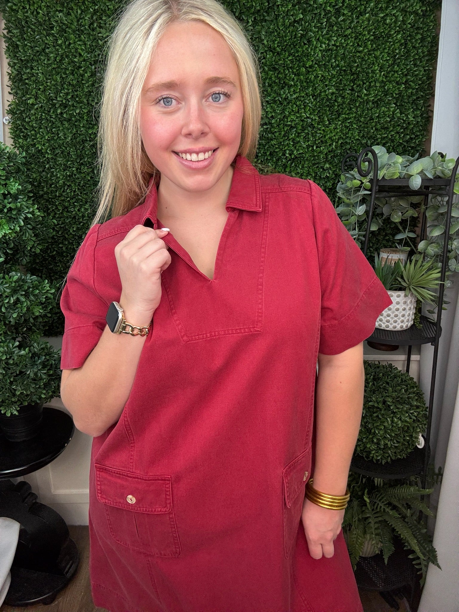 SHORT SLEEVE COLLARED V-NECK UTILITY DRESS WITH FRONT POCKETS - RED