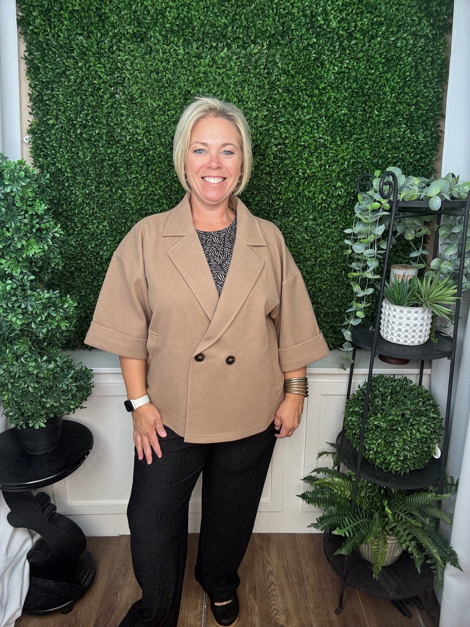 SHORT SLEEVE COLLARED DOUBLE BREASTED BLAZER JACKET WITH POCKETS - TAUPE