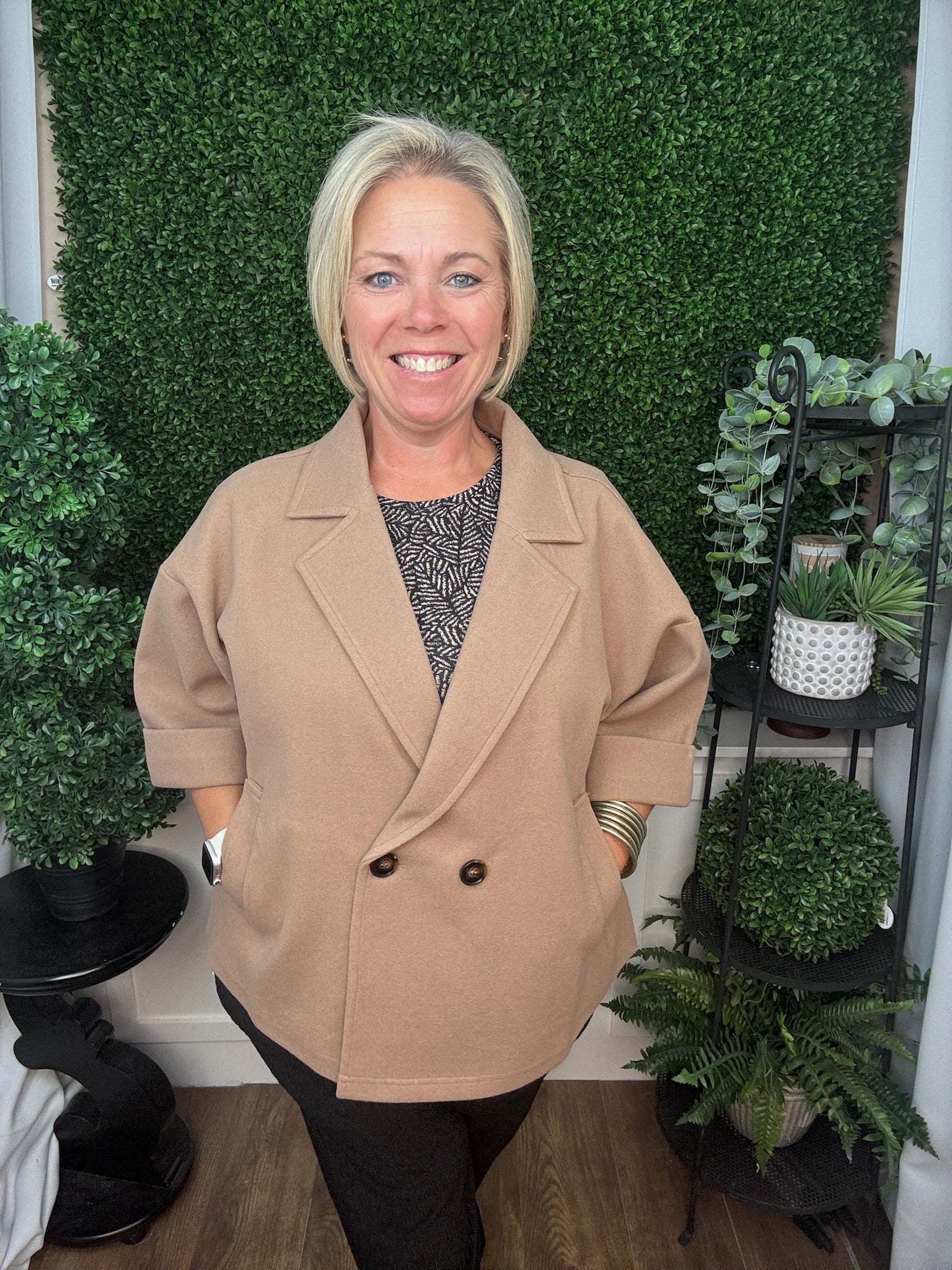 SHORT SLEEVE COLLARED DOUBLE BREASTED BLAZER JACKET WITH POCKETS - TAUPE
