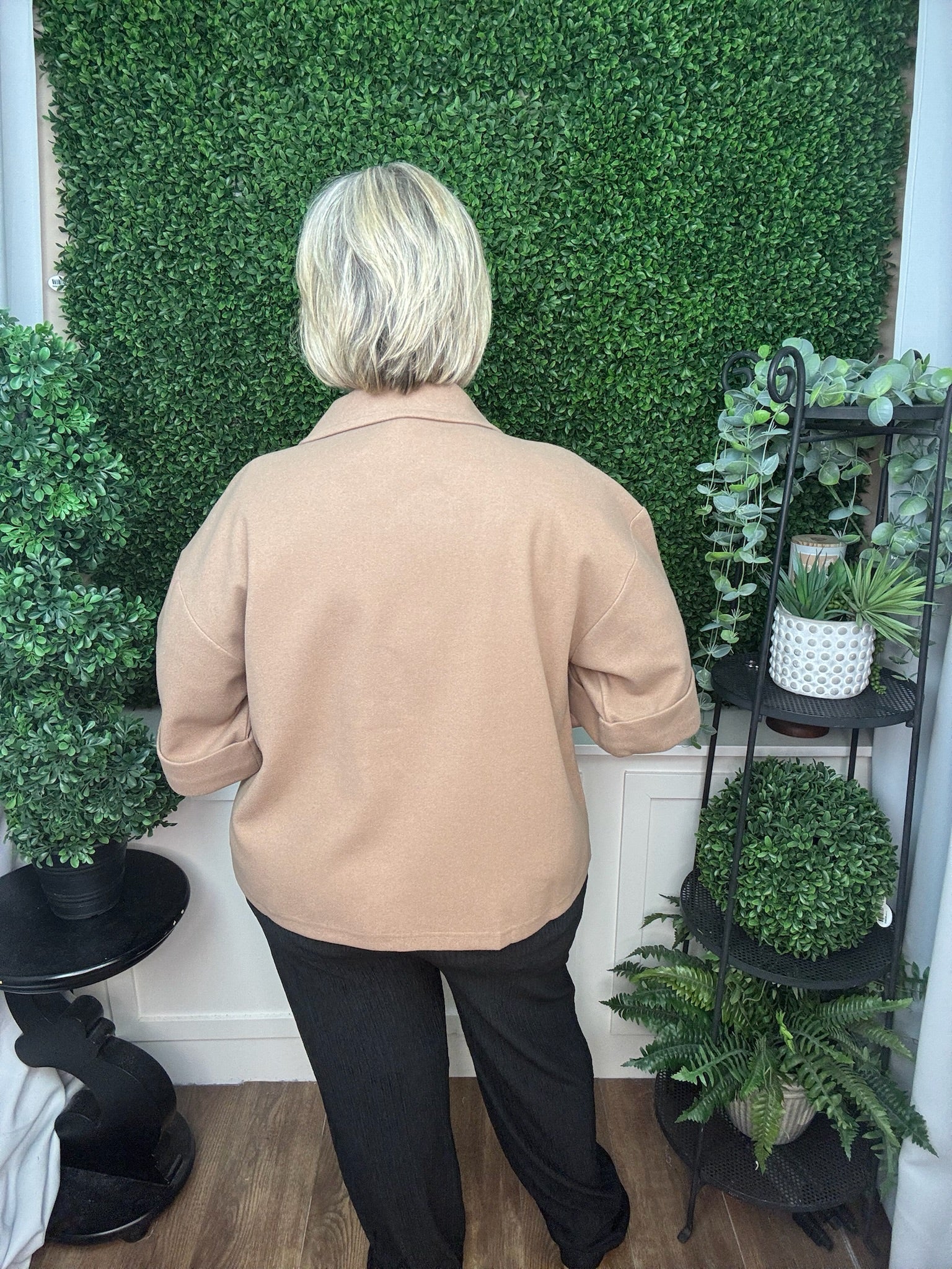 SHORT SLEEVE COLLARED DOUBLE BREASTED BLAZER JACKET WITH POCKETS - TAUPE