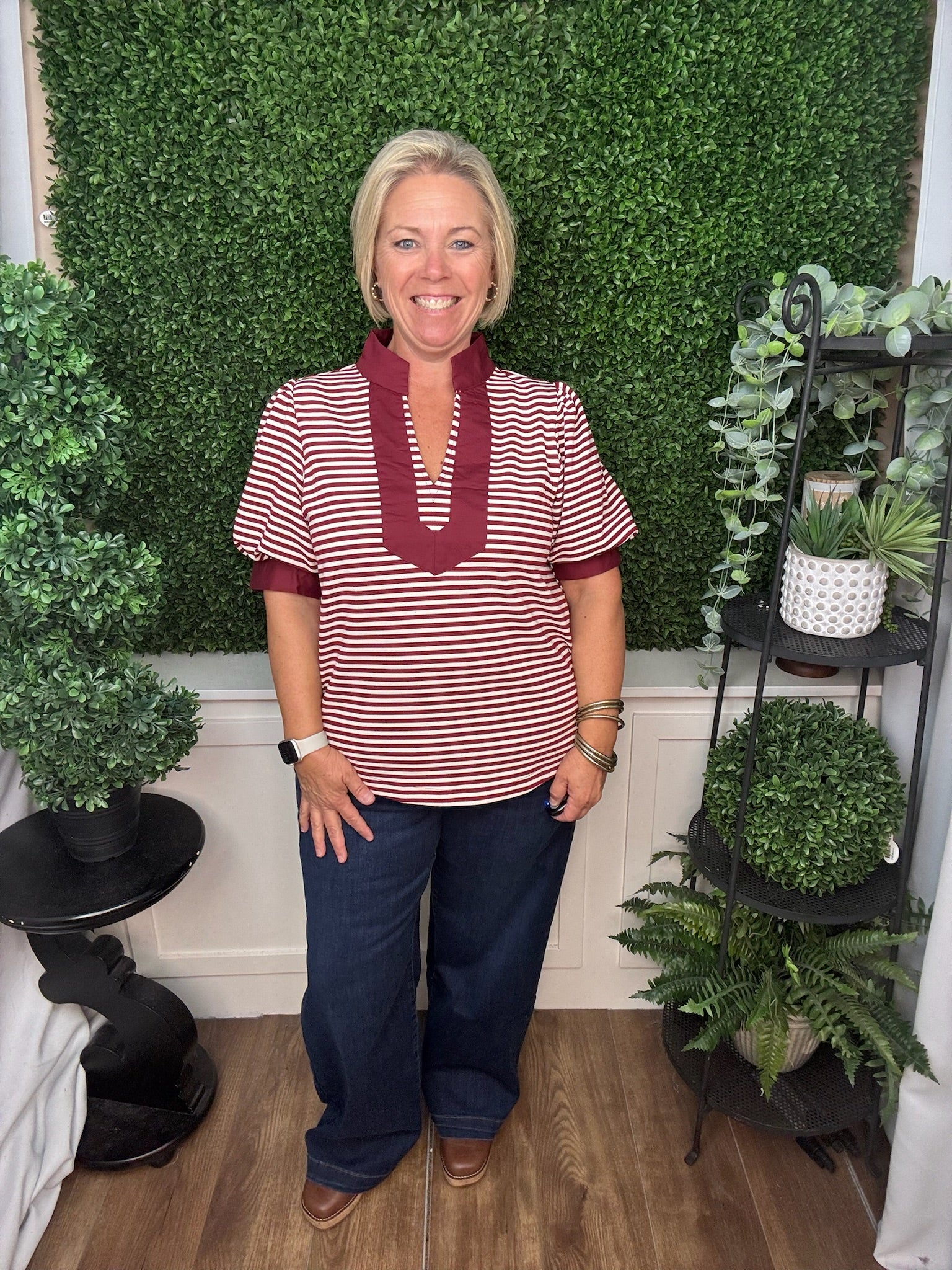 SHORT SLEEVE COLLARED STRIPED WOVEN TOP WITH RUFFLE CUFFS - HUNTER GREEN/BURGUNDY
