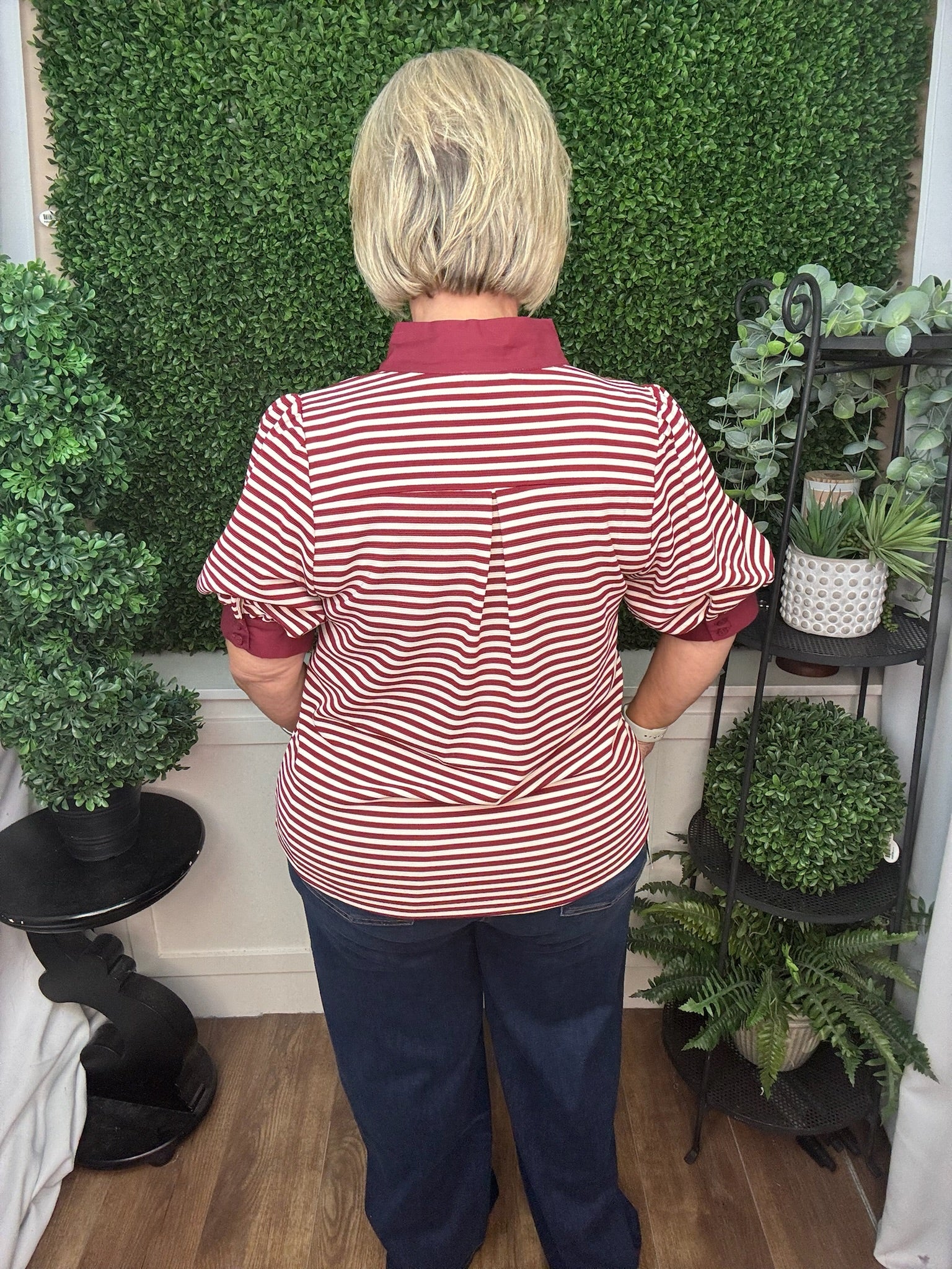 SHORT SLEEVE COLLARED STRIPED WOVEN TOP WITH RUFFLE CUFFS - HUNTER GREEN/BURGUNDY