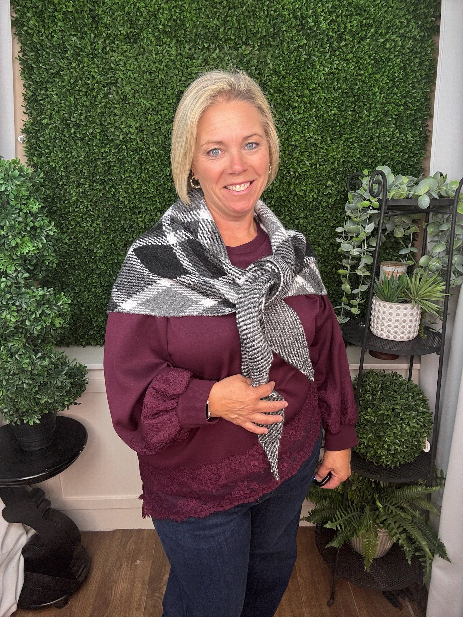SOREN TRIANGLE SCARF - GREY