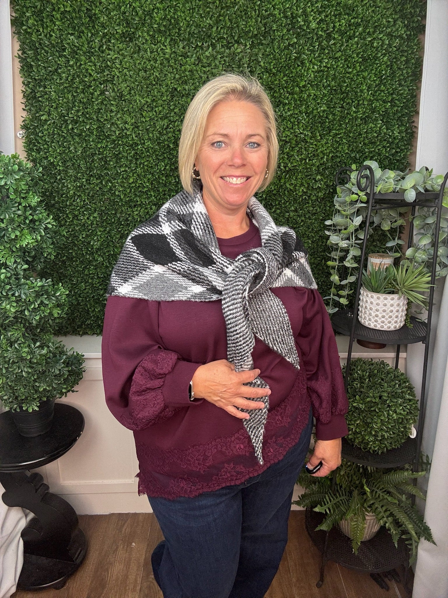SOREN TRIANGLE SCARF - GREY