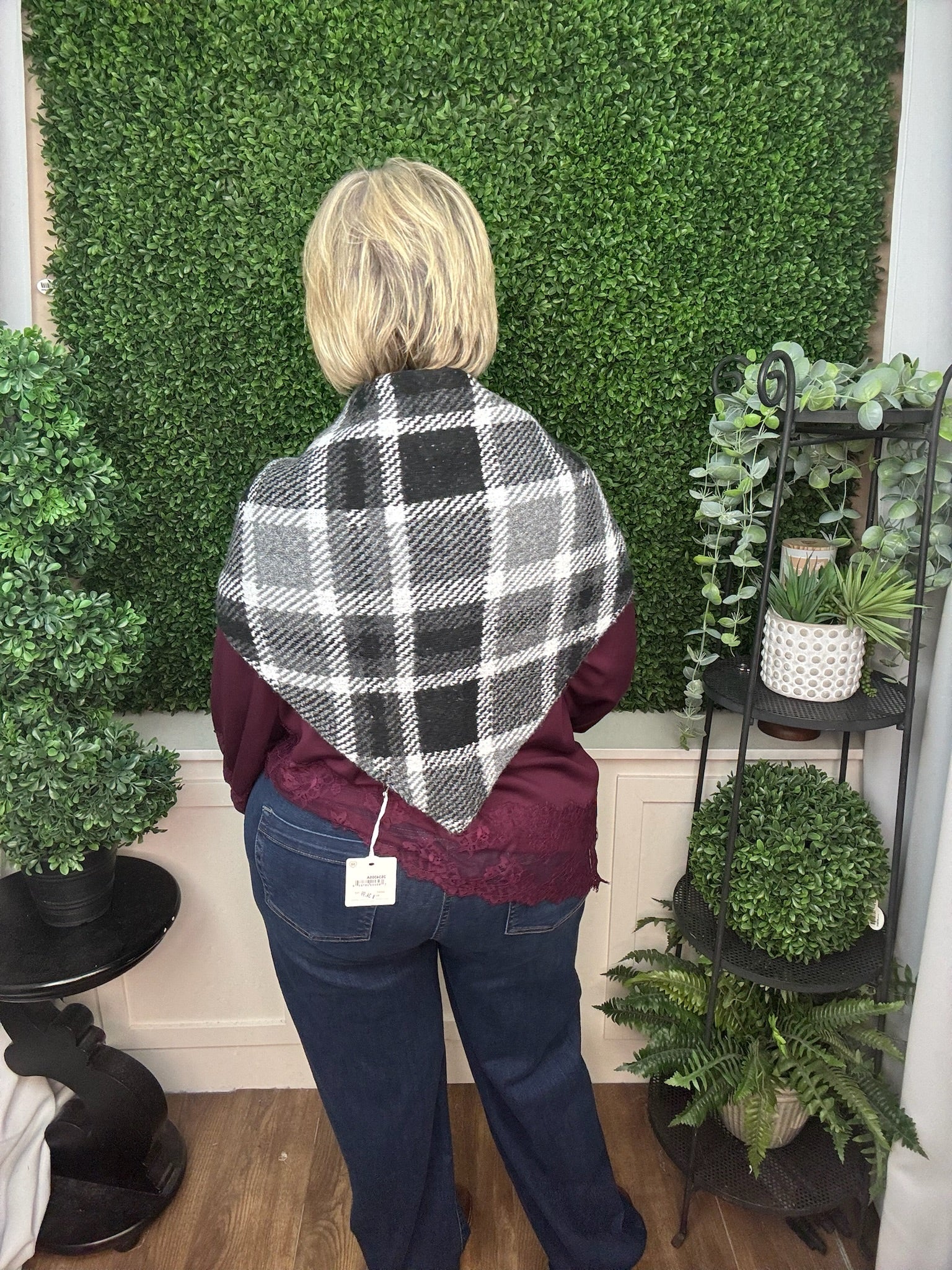 SOREN TRIANGLE SCARF - GREY