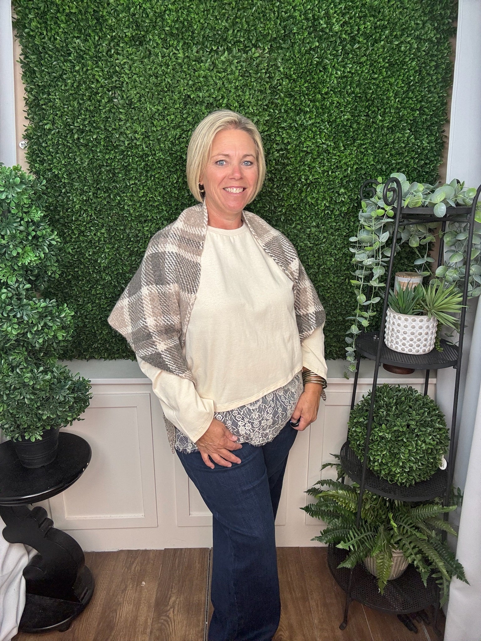 SOREN TRIANGLE SCARF - TAN