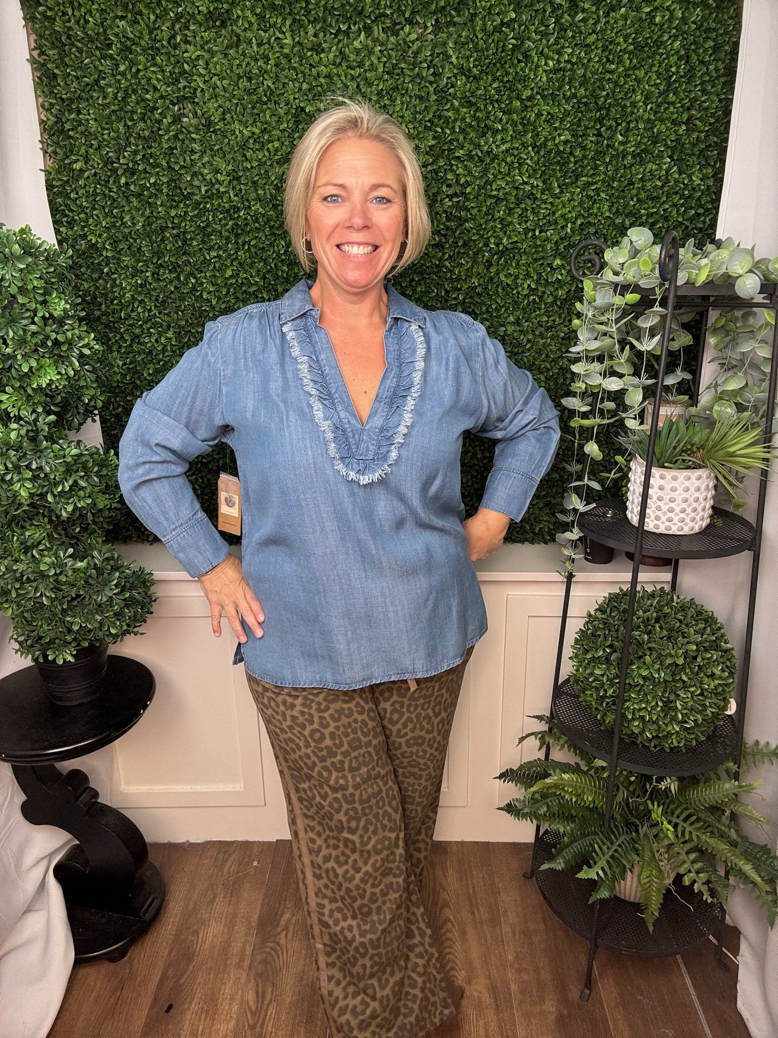 WOVEN SPLIT NECK POPOVER WITH RUFFLE TRIM TOP - BLUE