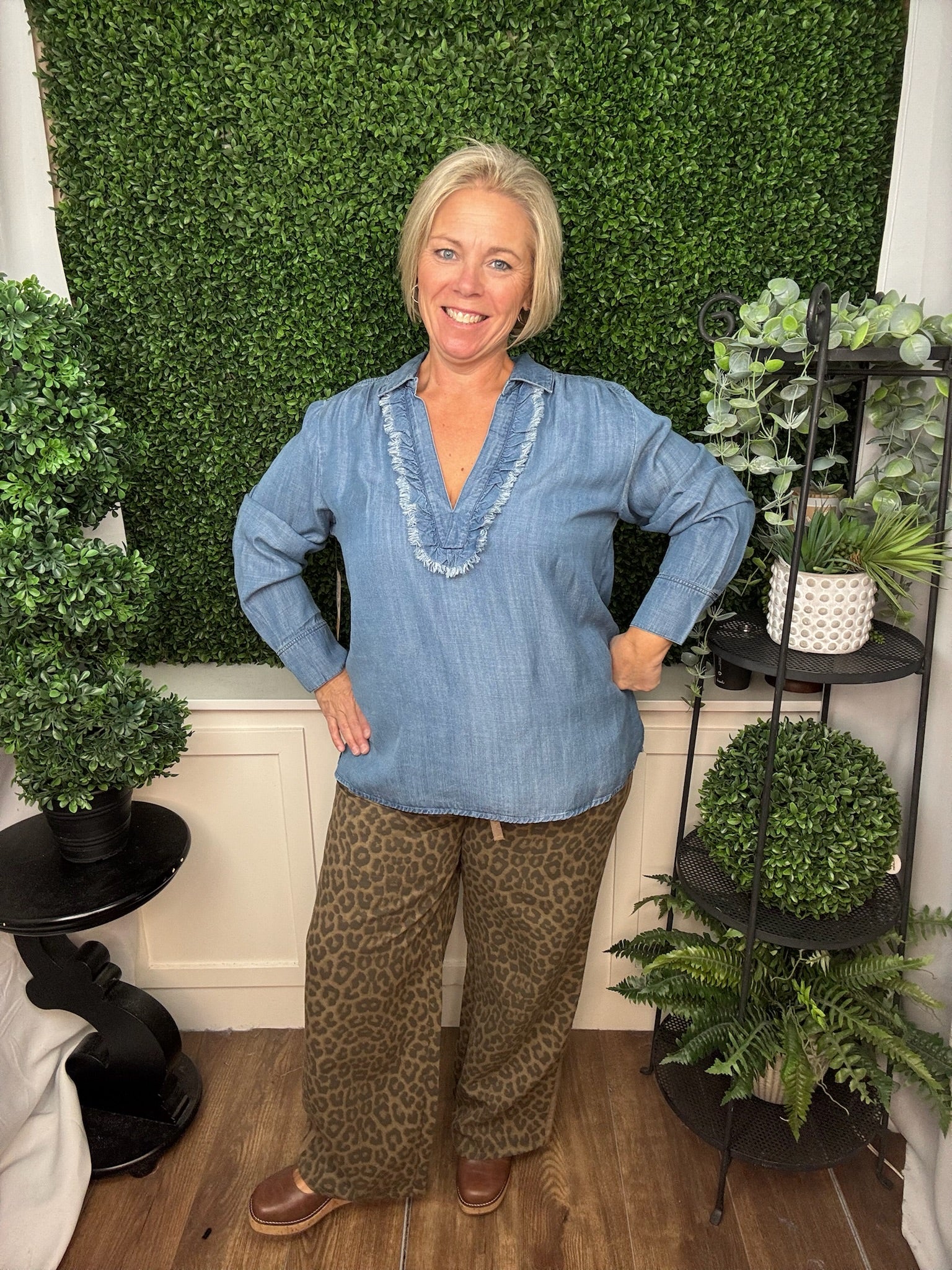 WOVEN SPLIT NECK POPOVER WITH RUFFLE TRIM TOP - BLUE