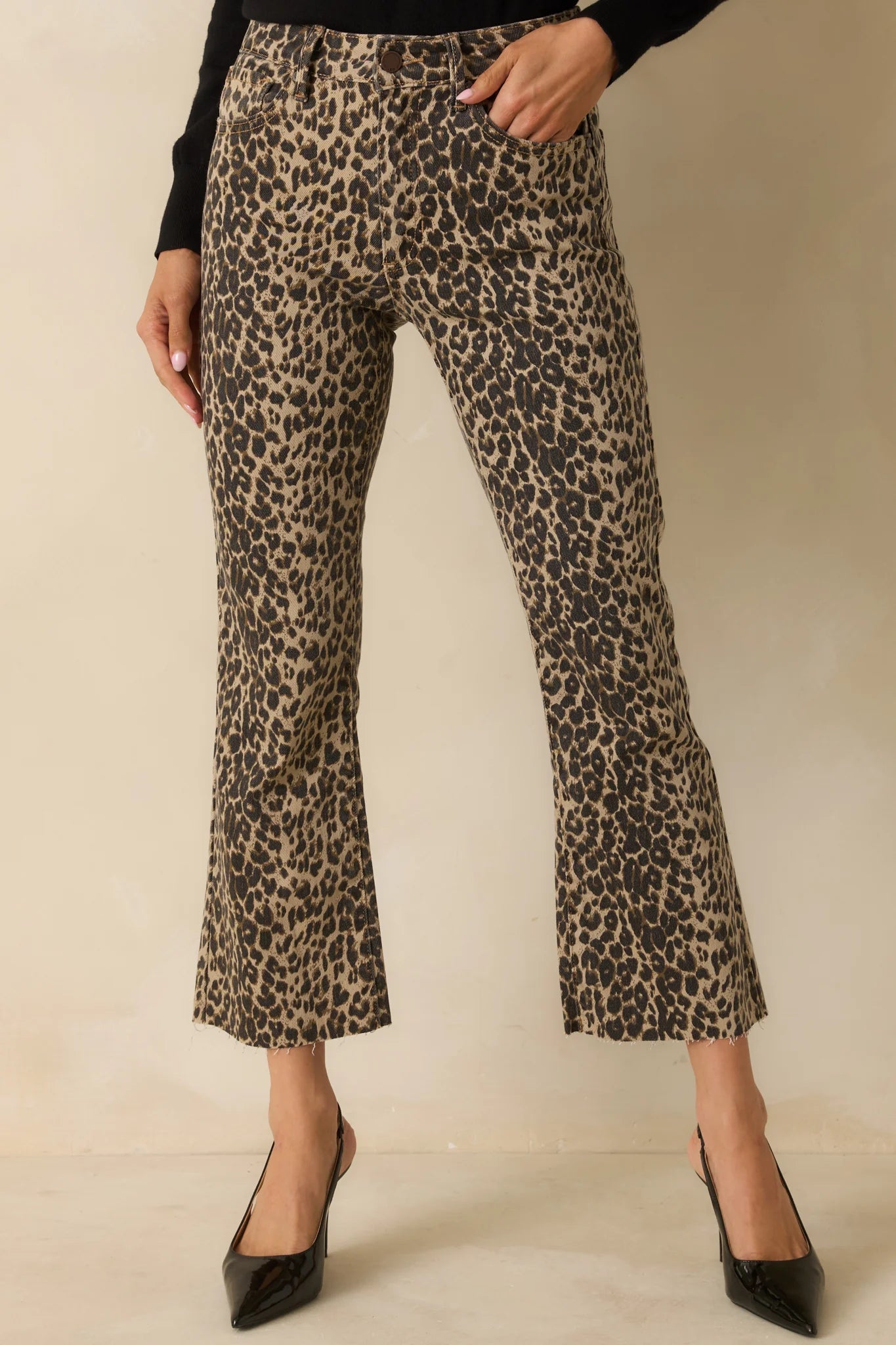 LEOPARD HI RISE CROP FLARE W/DISTRESSED HEM