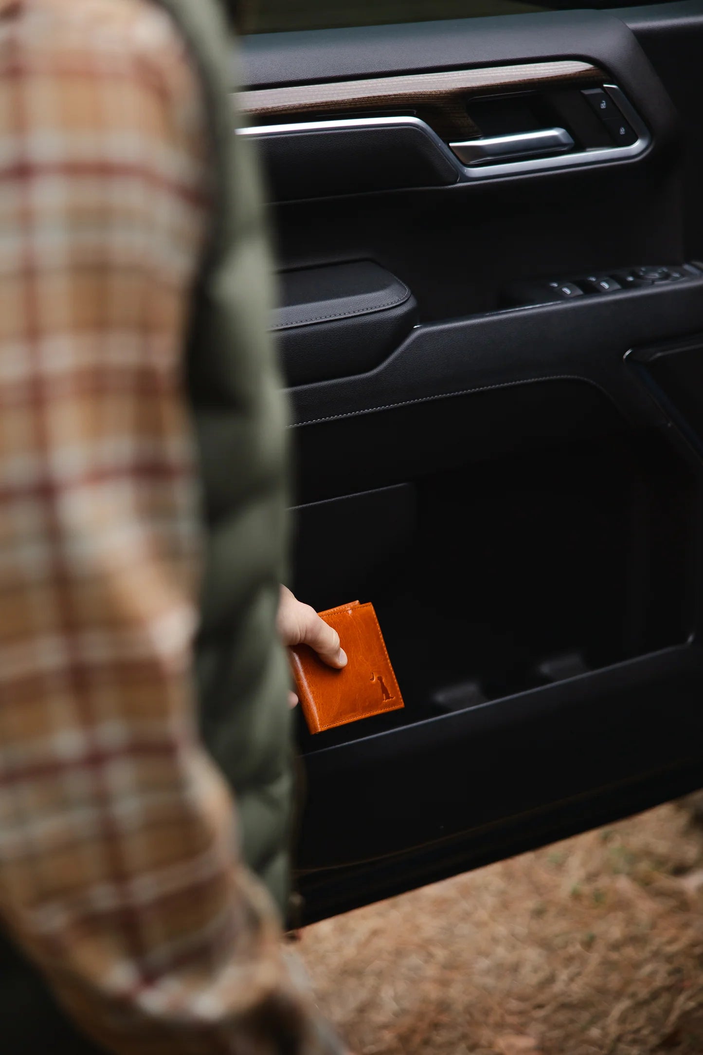 BI-FOLD WALLET - LEATHER