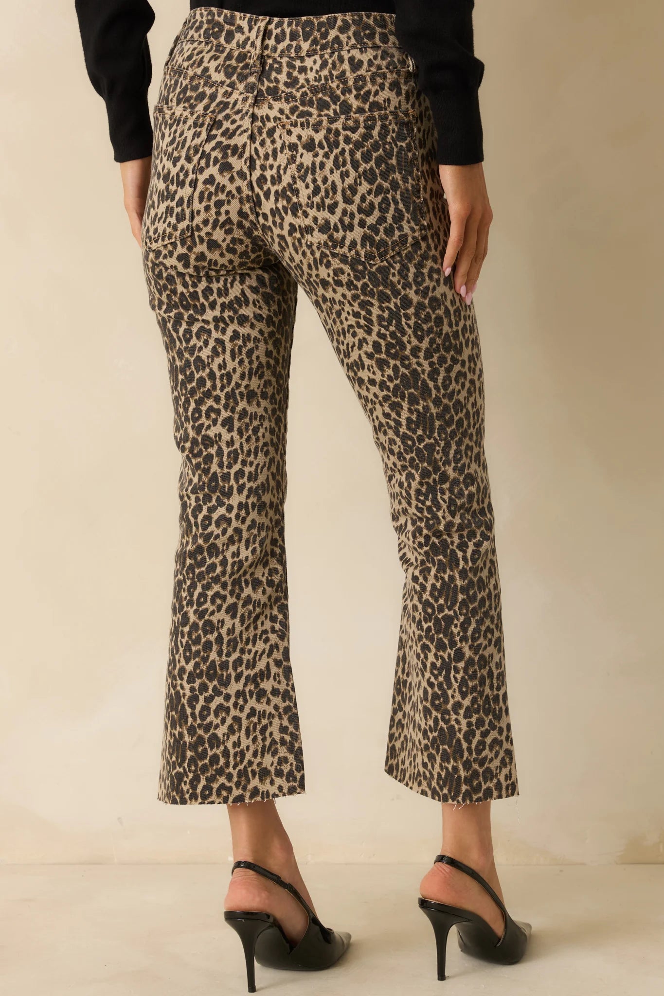 LEOPARD HI RISE CROP FLARE W/DISTRESSED HEM
