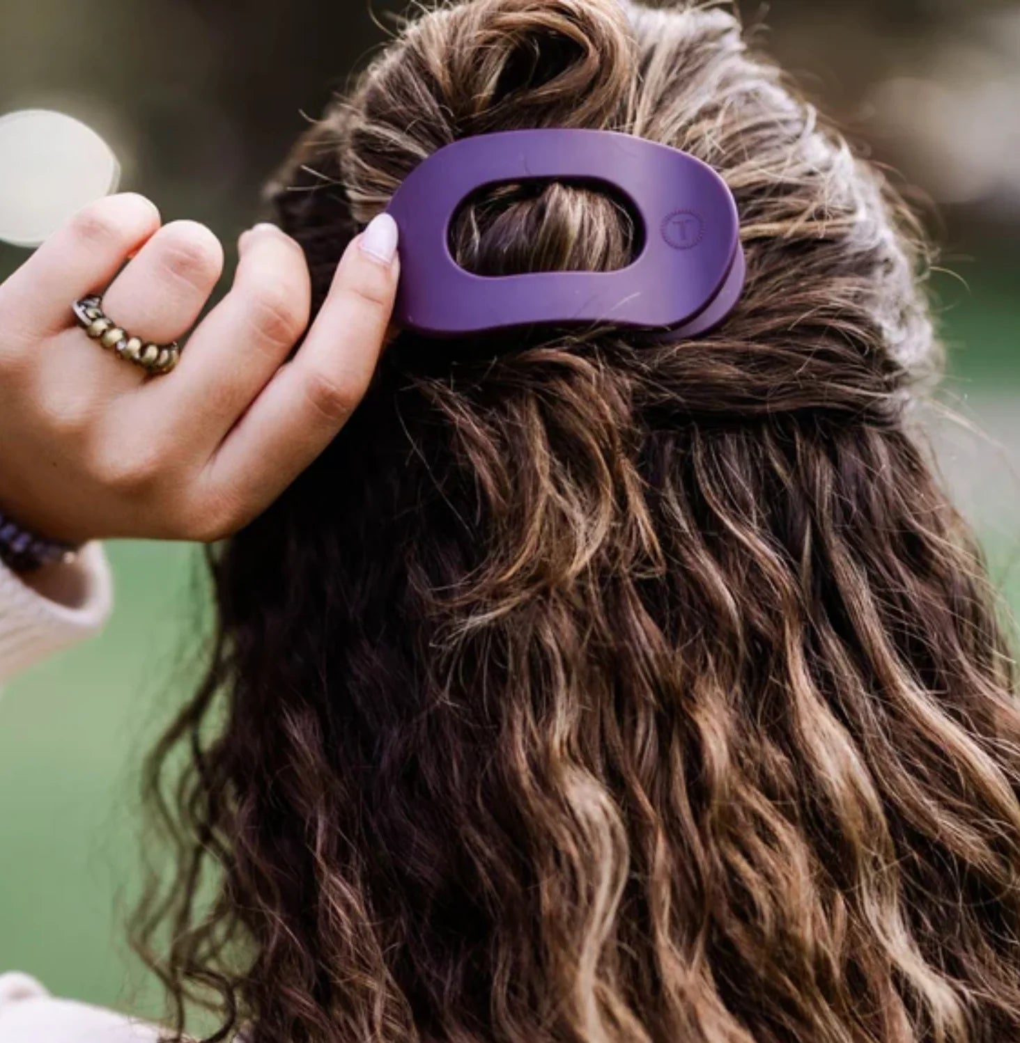 FLAT ROUND HAIR CLIP BURGUNDY BLISS