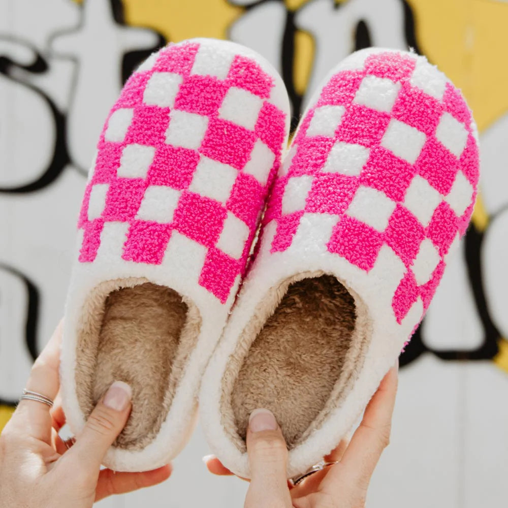 HOT PINK CHECKERED PATTERN SLIPPERS - WHITE
