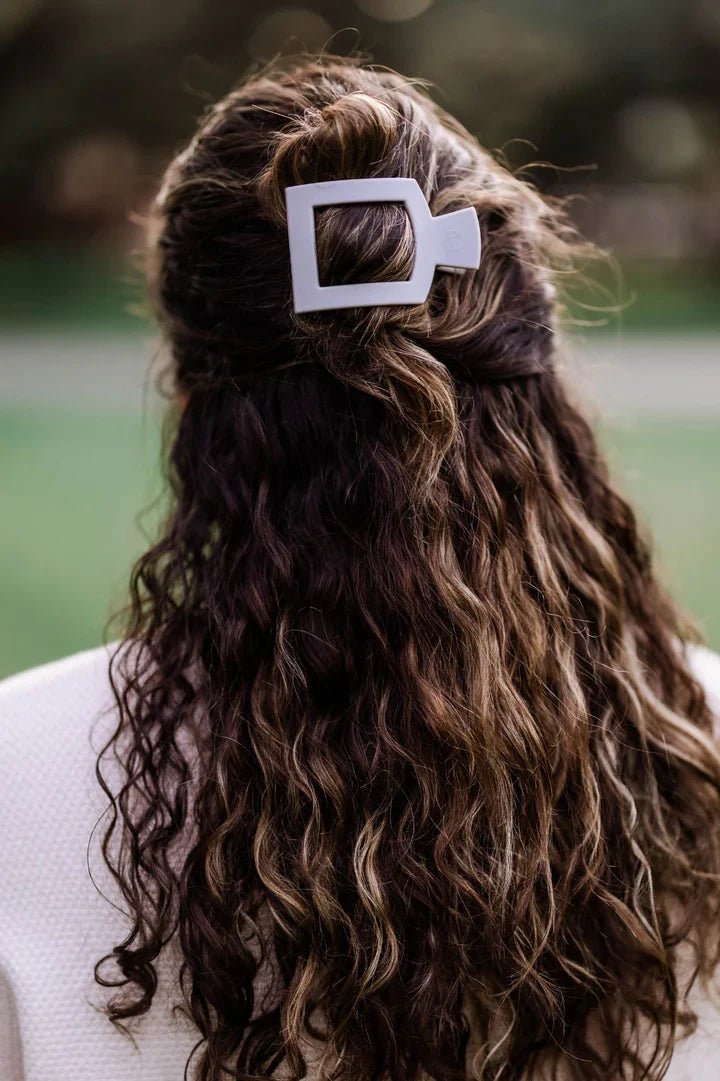 FLAT SQUARE CLIP SILVER FLAMES